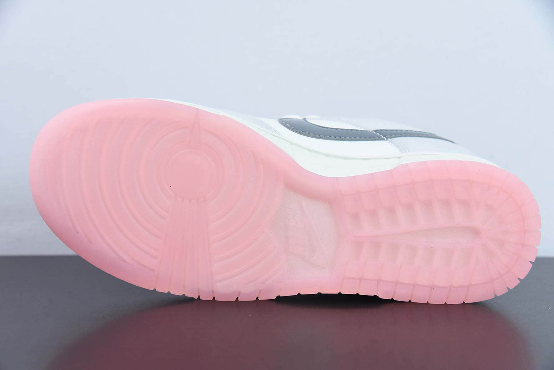 耐克NIKE SB Dunk Low Summit White & Pink Foam粉白520情人节SB低帮休闲滑板鞋纯原版本 货号:FN3451-161