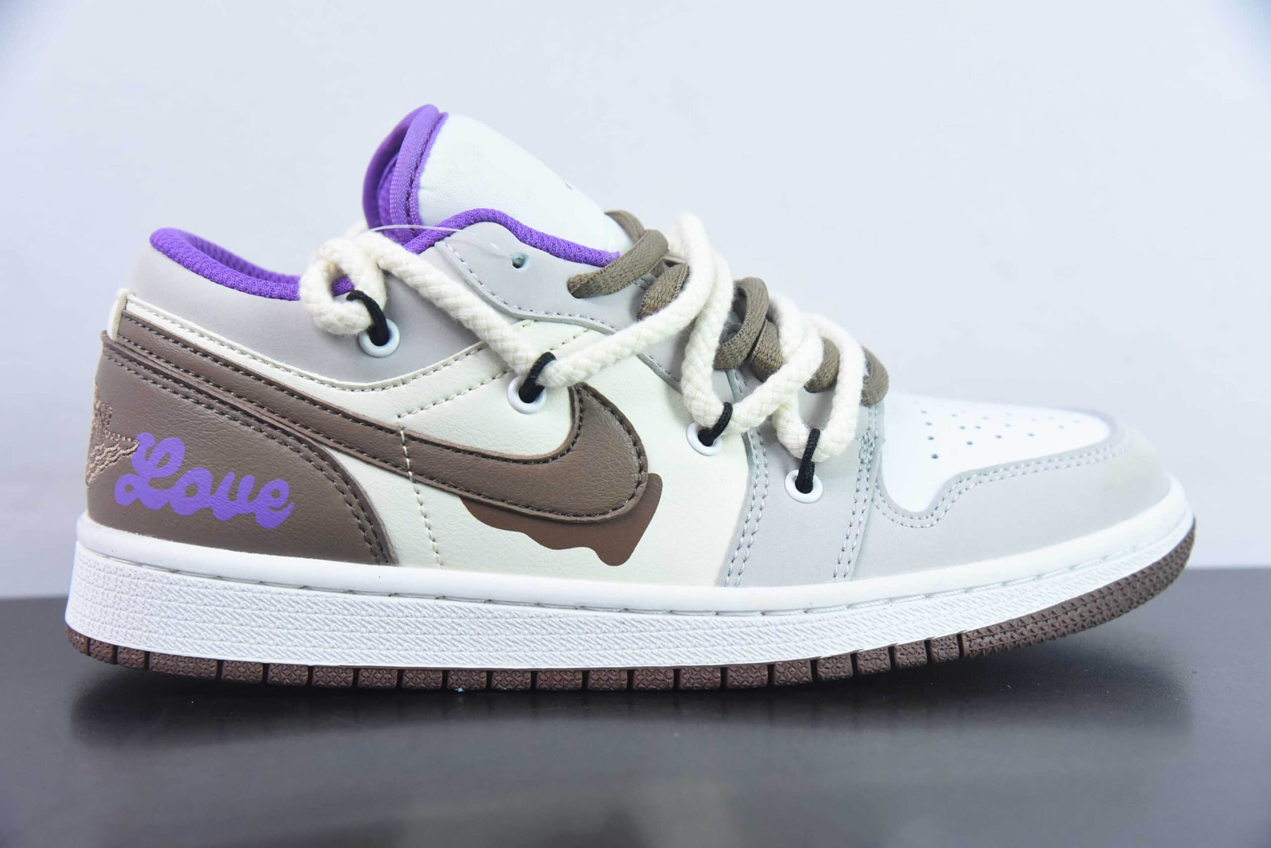 乔丹Air Jordan 1 Low GSAJ1浅灰紫棕巧克力奶茶绑绳低帮复古文化篮球鞋纯原版本 货号:553560-215