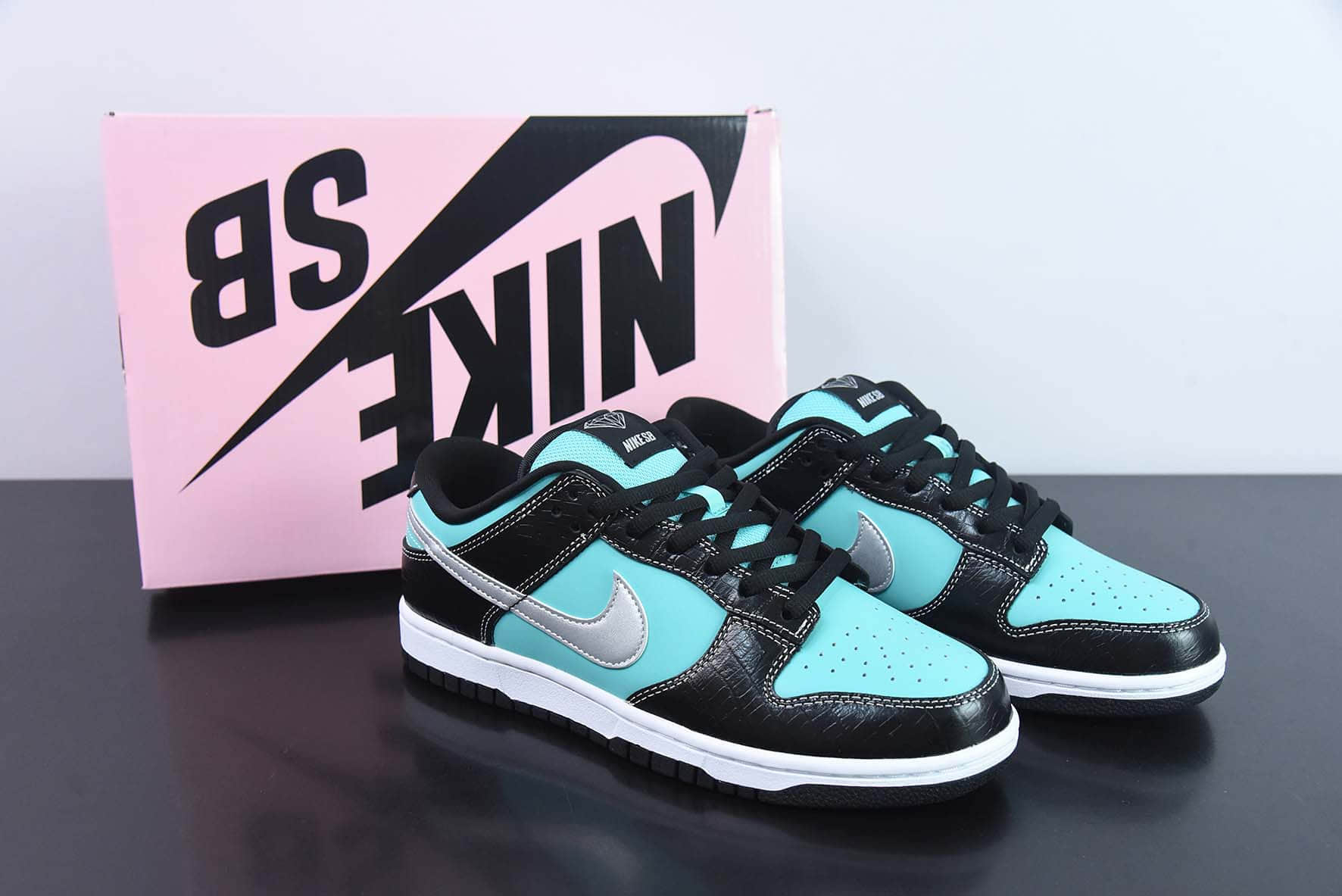 耐克Nike Dunk SB Diamond Tiffany钻石薄荷绿SB低帮运动休闲板鞋纯原版本 货号：304292-402 