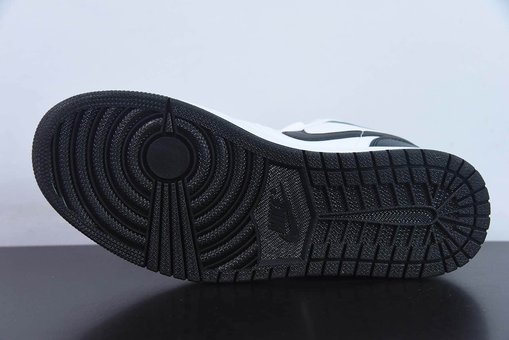 乔丹Air Jordan 1 Low AJ1白黑低帮篮球鞋纯原版本 货号:553560-132