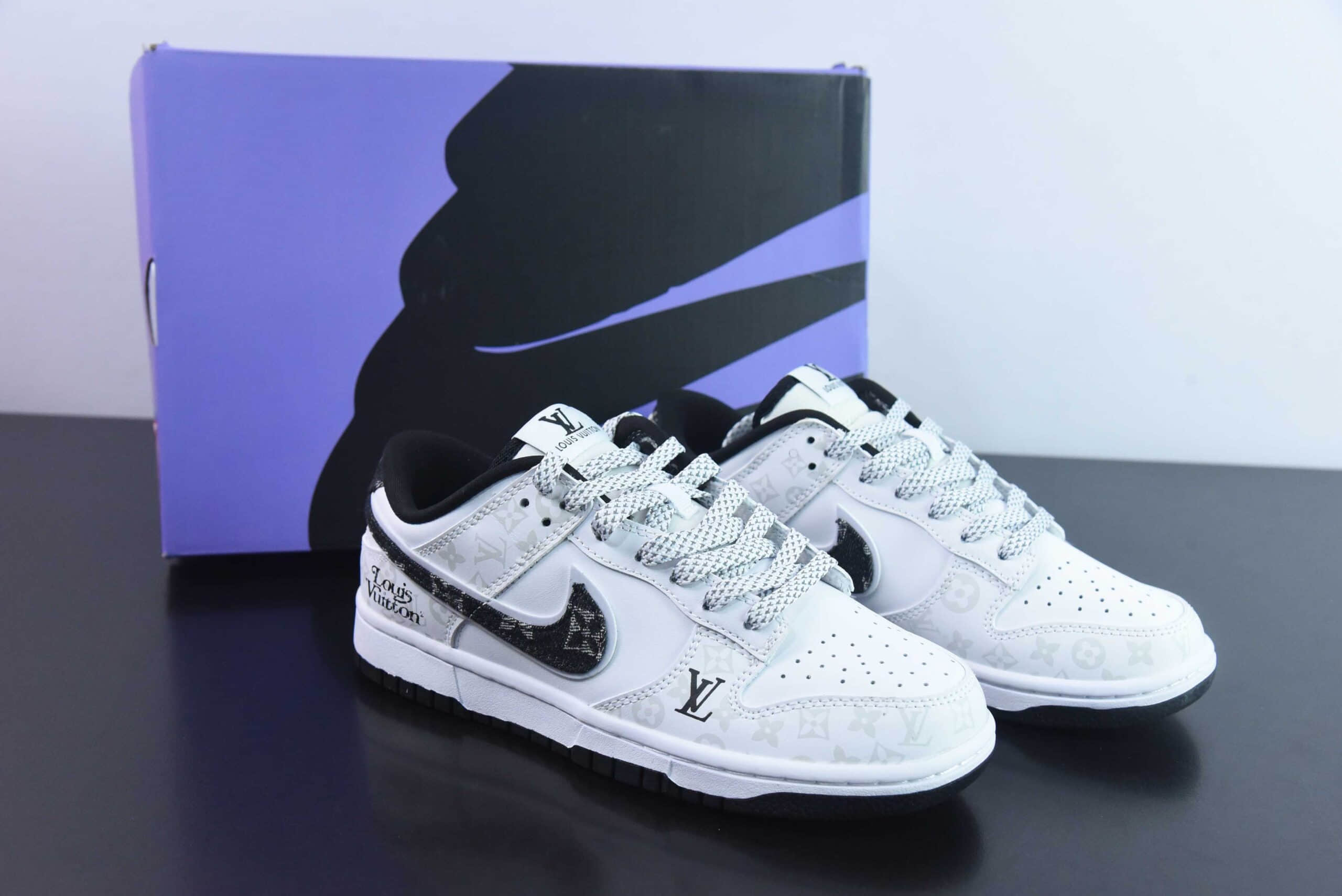 耐克Nike Louis Vuitton x Nike SB Dunk LowWhiteBlackLV Monogram皮革白黑LV印花扣篮系列低帮休闲运动滑板板鞋纯原版本 货号:DD1391-136