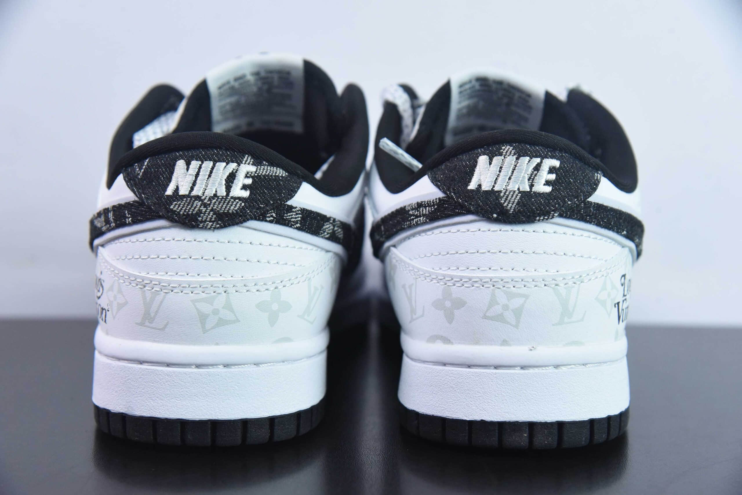 耐克Nike Louis Vuitton x Nike SB Dunk LowWhiteBlackLV Monogram皮革白黑LV印花扣篮系列低帮休闲运动滑板板鞋纯原版本 货号:DD1391-136