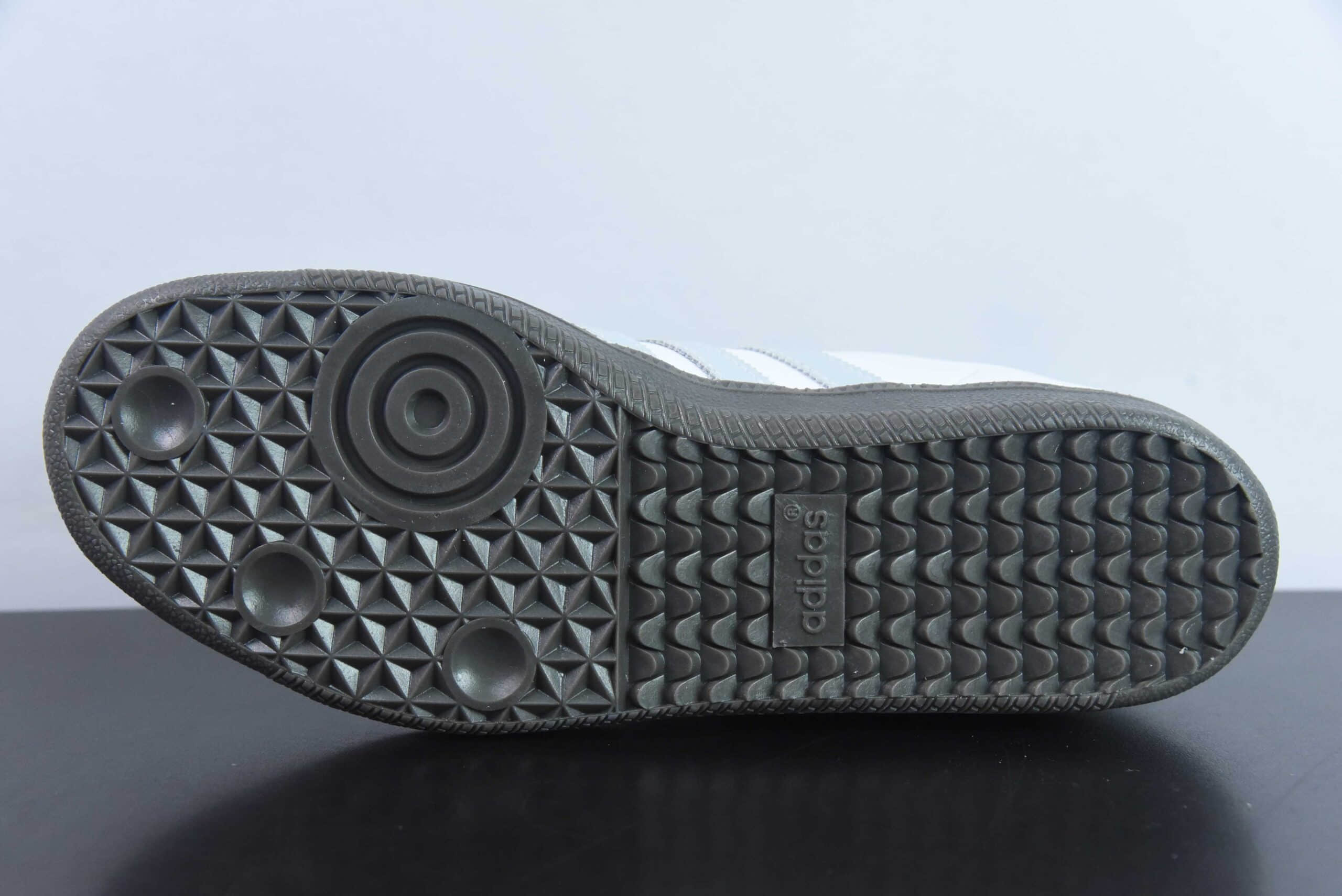 阿迪达斯Adidas Original Samba OG 阿迪达斯三叶草白淡蓝色桑巴系列德训百搭复古低帮板鞋纯原版本 货号：ID2055