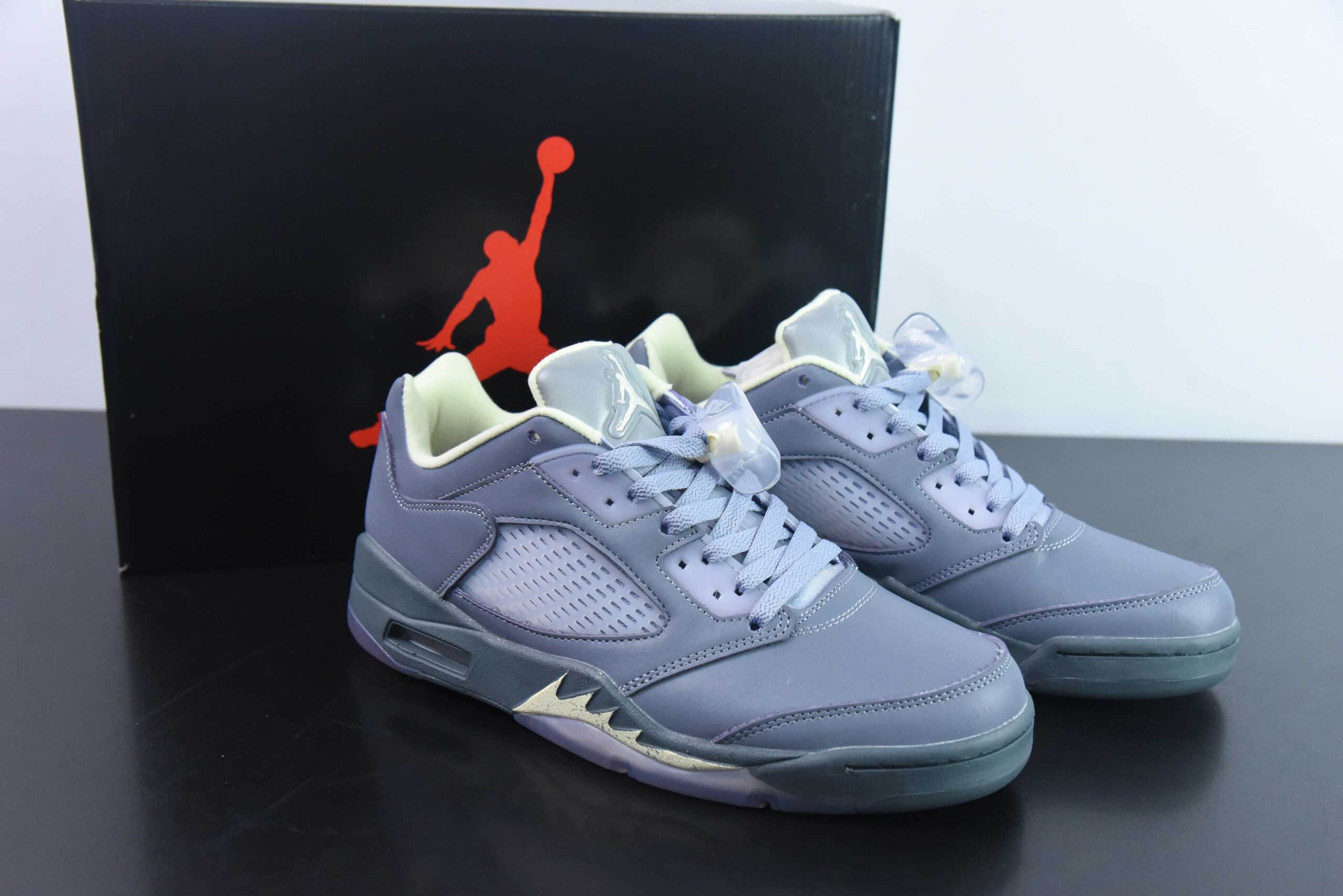 乔丹Air Jordan 5 Retro Low Indigo Haze AJ5灰紫色低帮复古文化篮球鞋纯原版本 货号：FJ4563-500