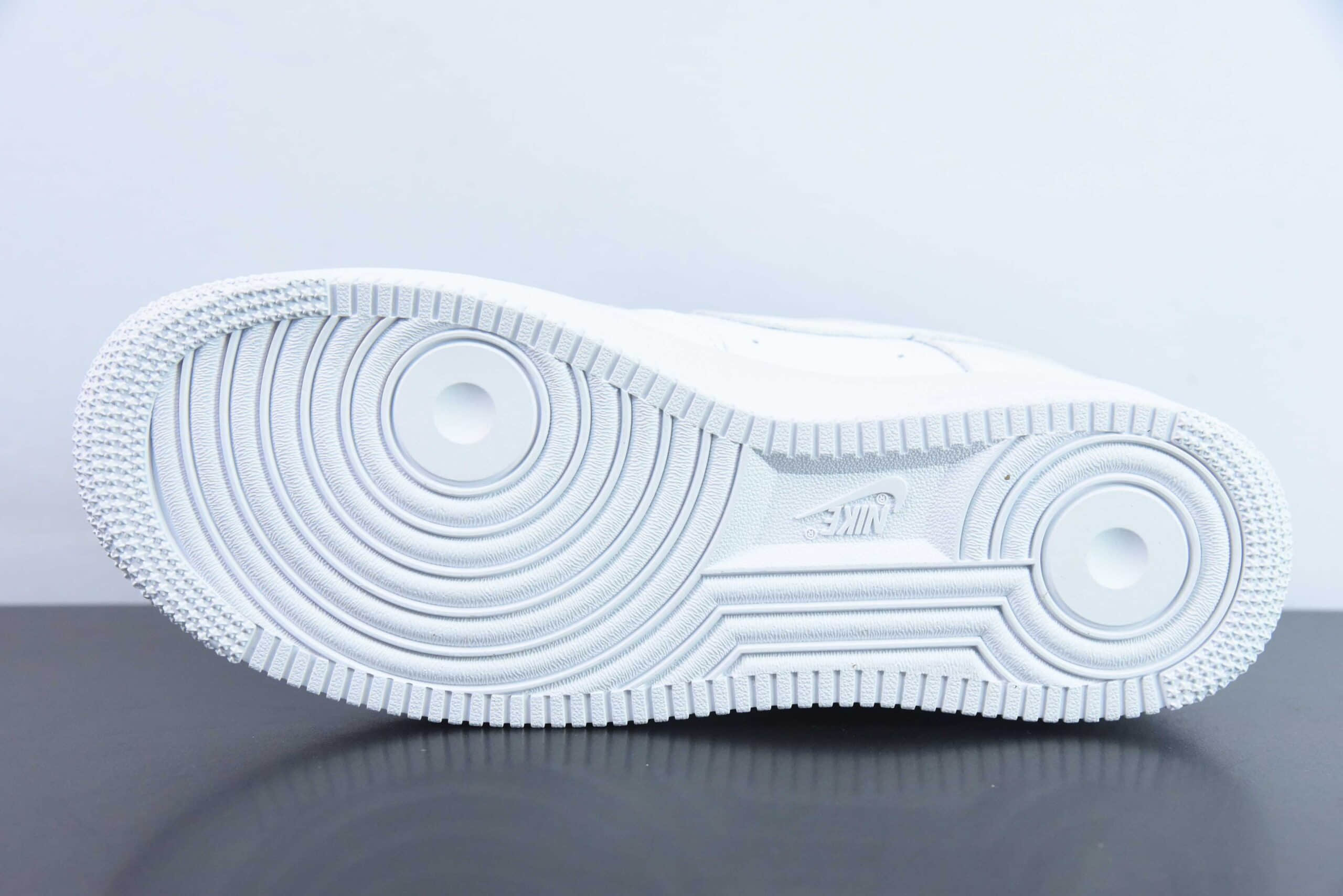 耐克Nike Fragment Design x Nike Air Force 1’07 LowFragment Design藤原浩主理品牌皮革白蓝藤原浩闪电空军一号经典低帮百搭休闲运动板鞋纯原版本 货号:TT0801-607