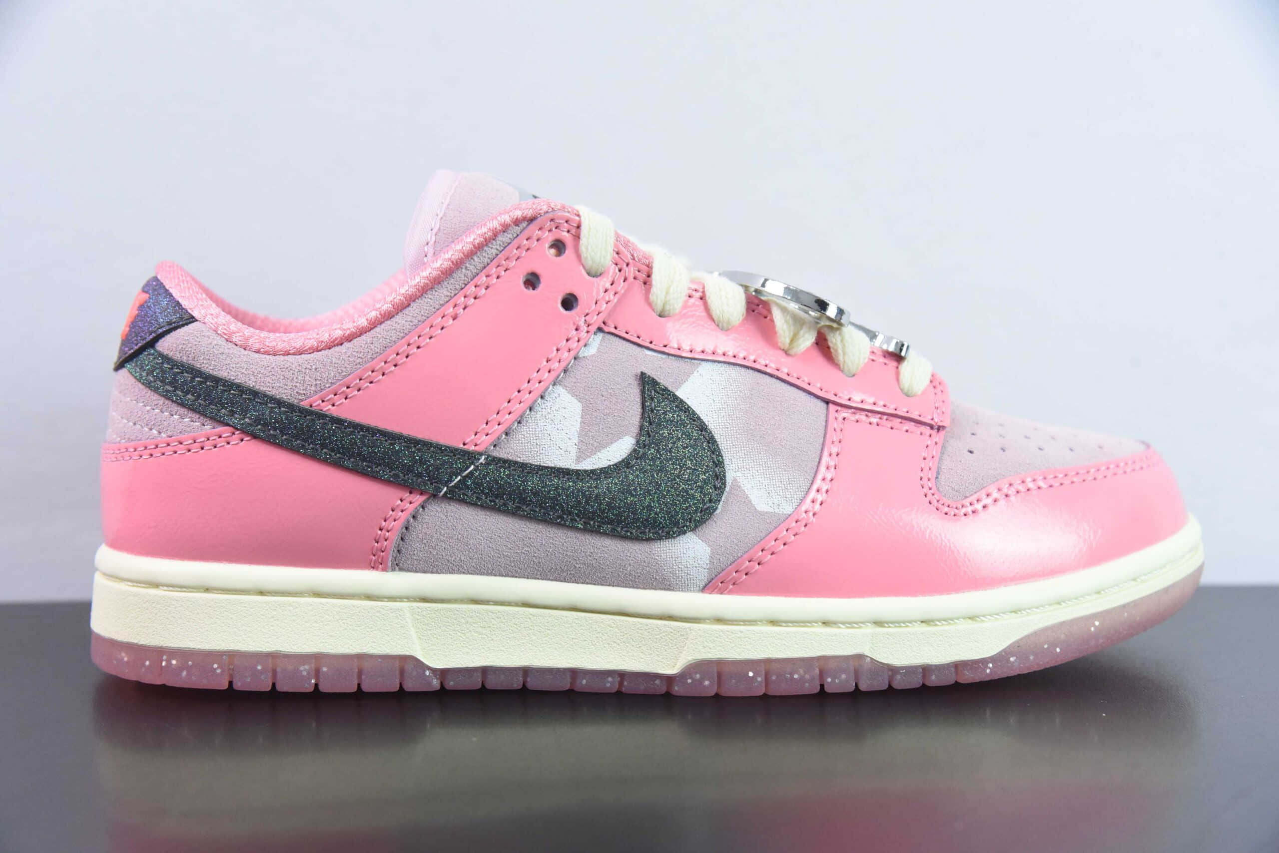 耐克Nike SB Dunk Low “Hot Punch and Pink Foam芭比粉星星印花SB低帮休闲滑板鞋纯原版本 货号:FN8927-621