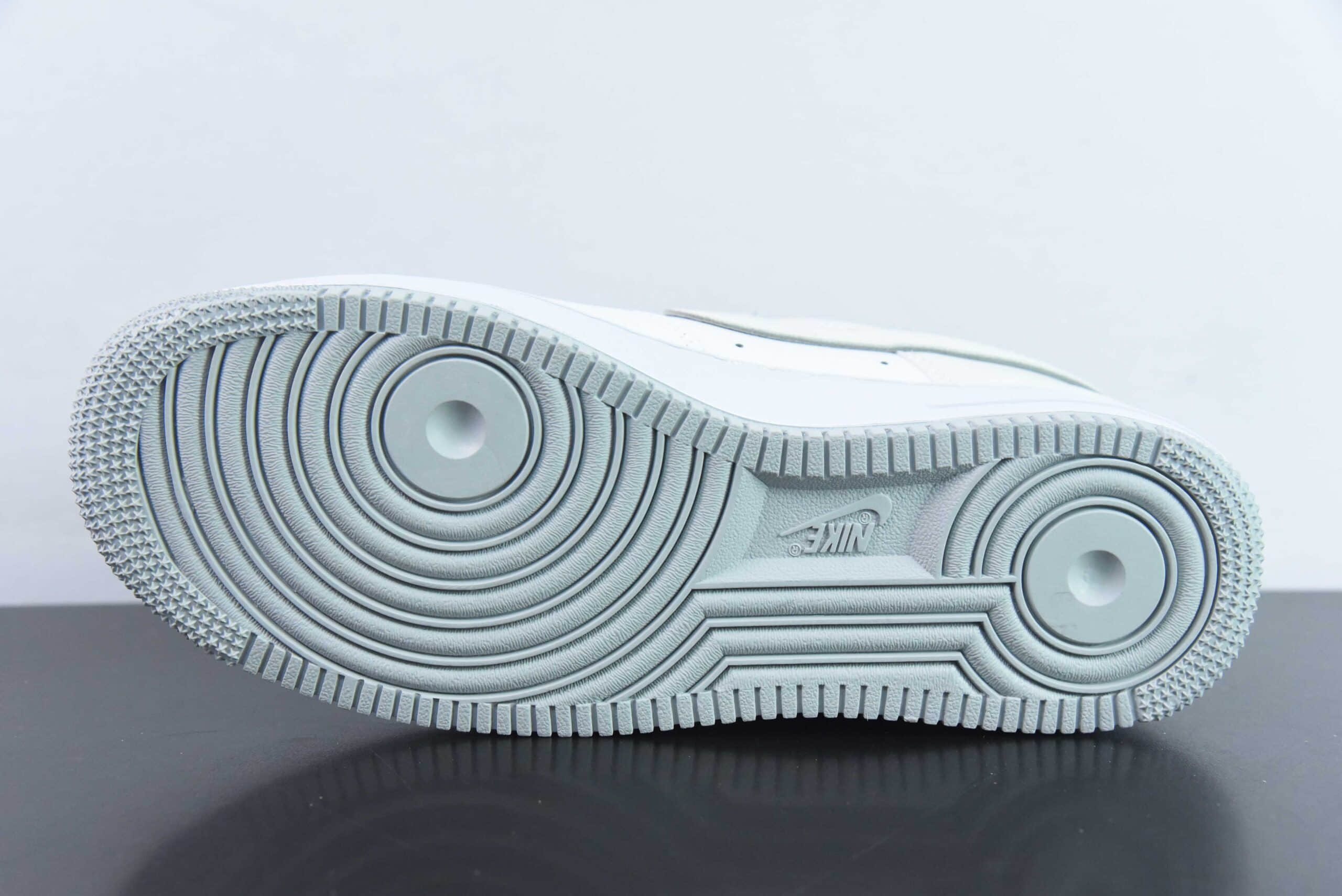 耐克Nike Air Force 1’07 Low皮革白浅灰小钩反光空军一号经典低帮休闲板鞋纯原版本 货号:YZ8115-006