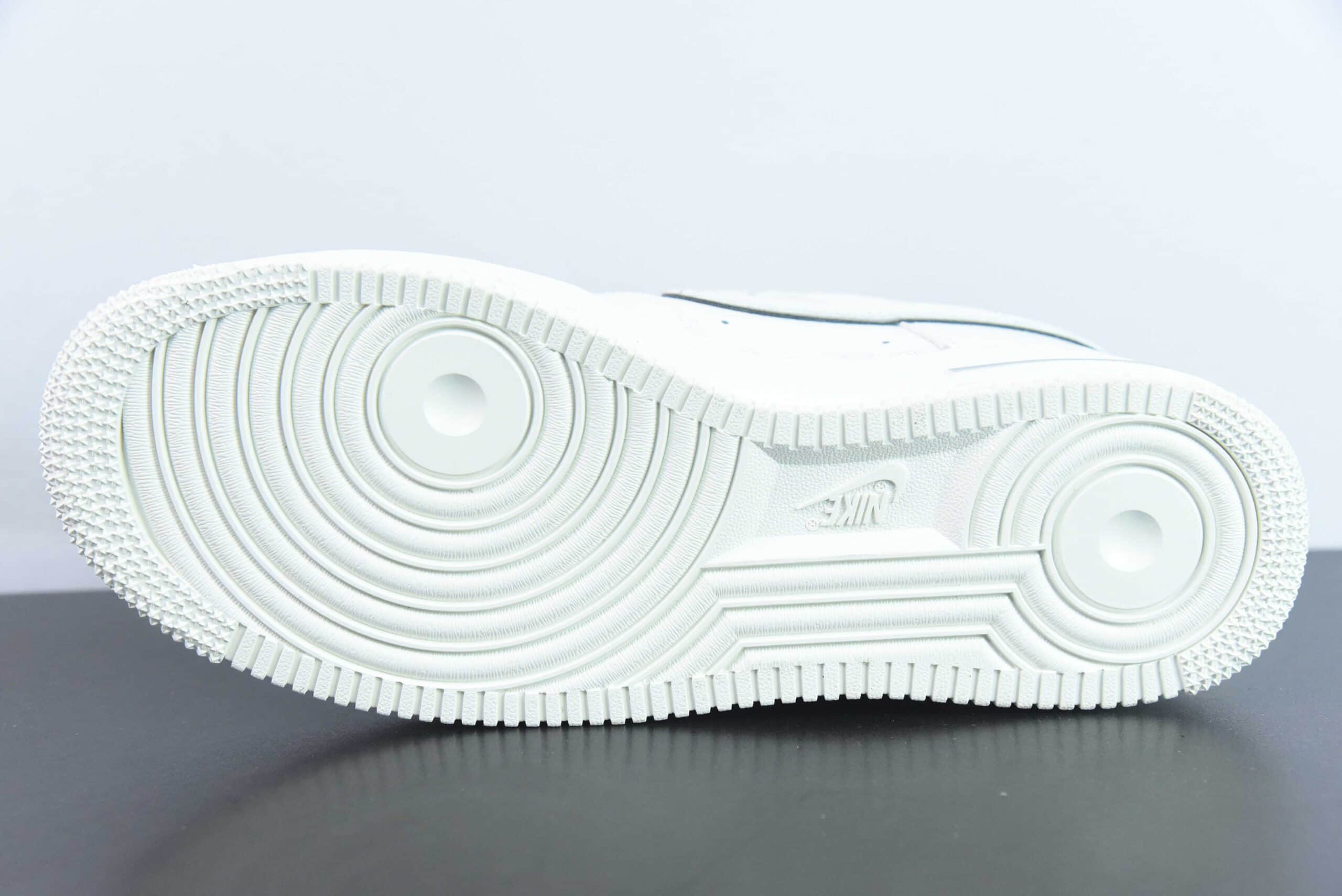 耐克Nike Kith x Nk Air Force 1'07 Low 米白银纽约空军一号低帮休闲板鞋纯原版本 货号:NY2022-017