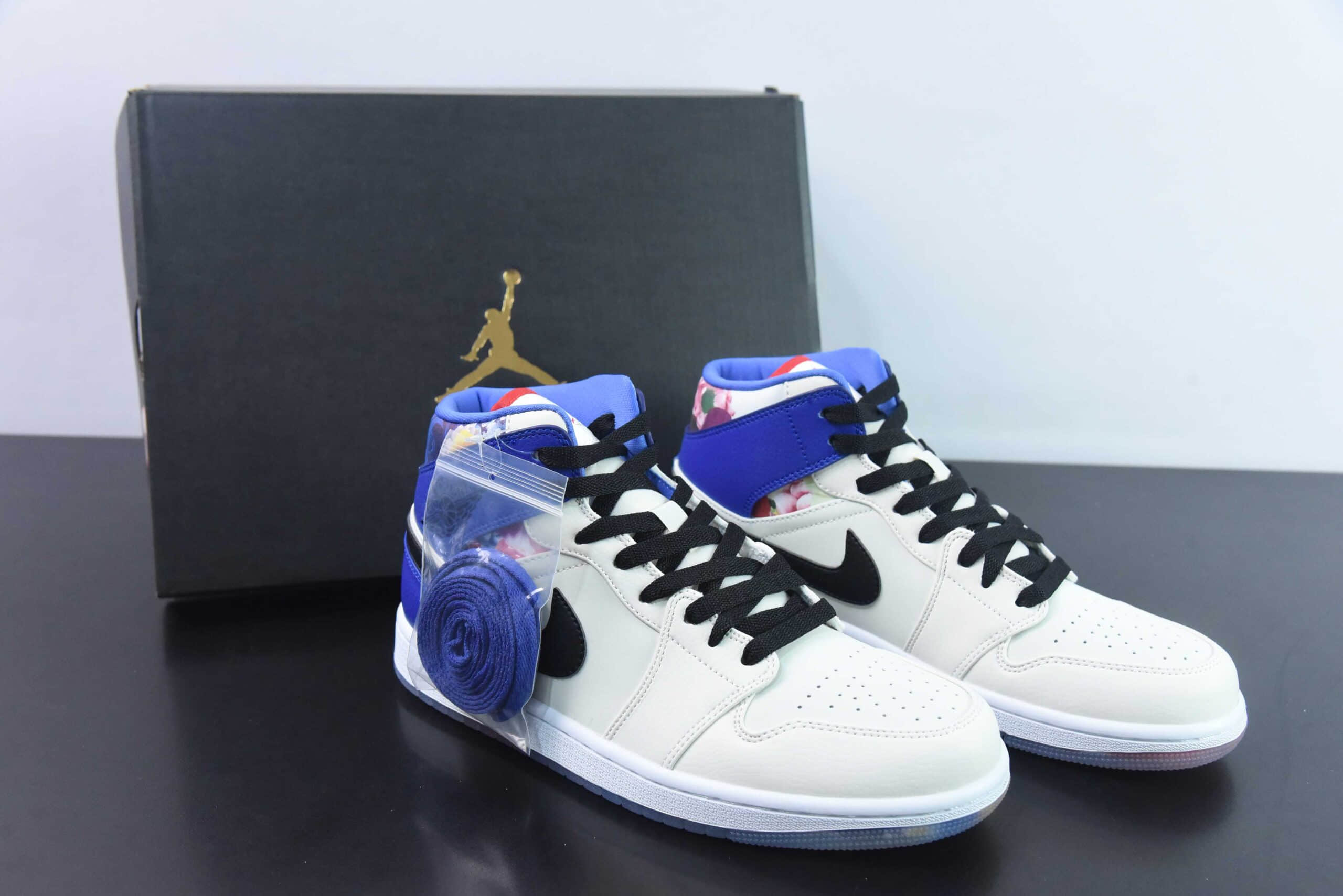 乔丹Air Jordan 1 Mid 白紫情人节中帮篮球鞋纯原版本 货号：FD4330-101