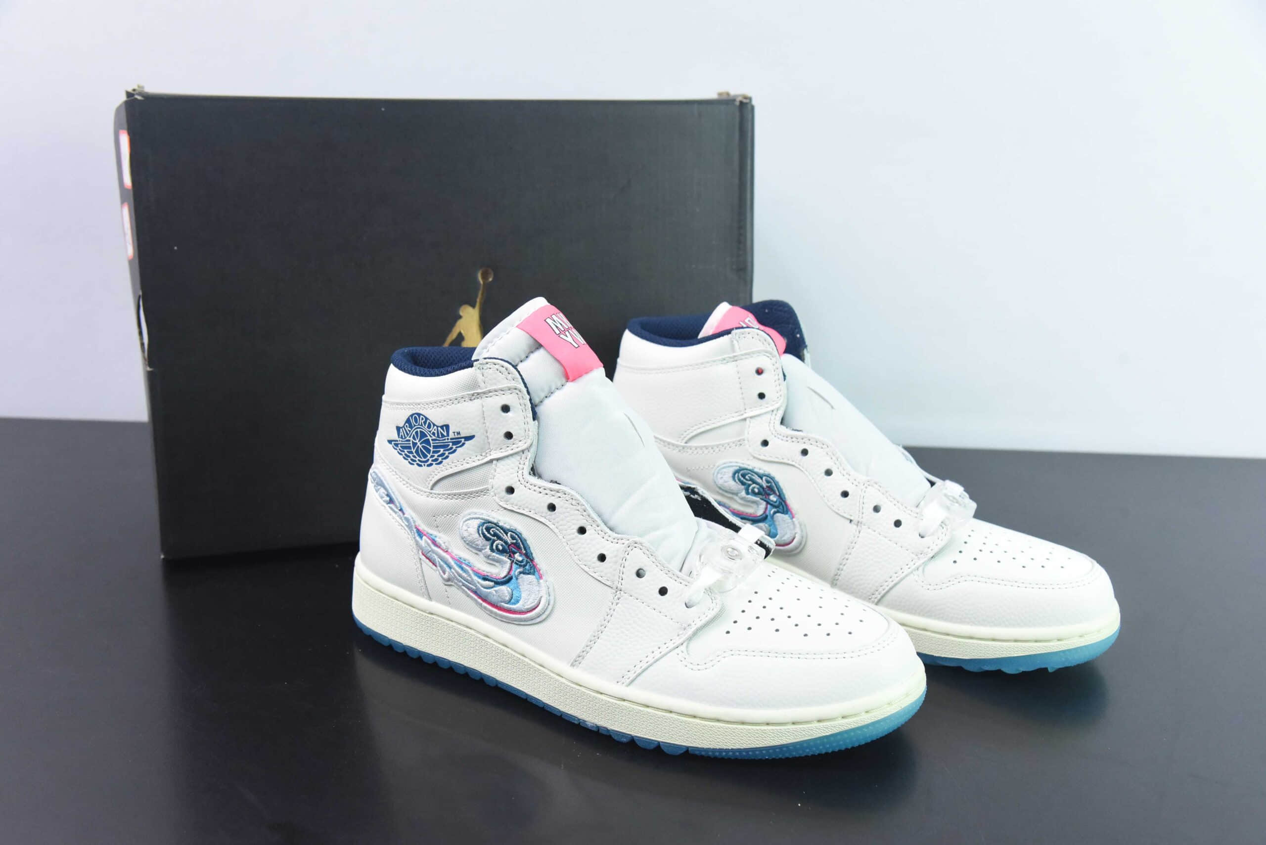 乔丹Air JordanMichelle Wie West x Air Jordan AJ1 High GolfPebble Beach 高尔夫联名白粉蓝高帮篮球鞋纯原版本 货号:FV3565-100