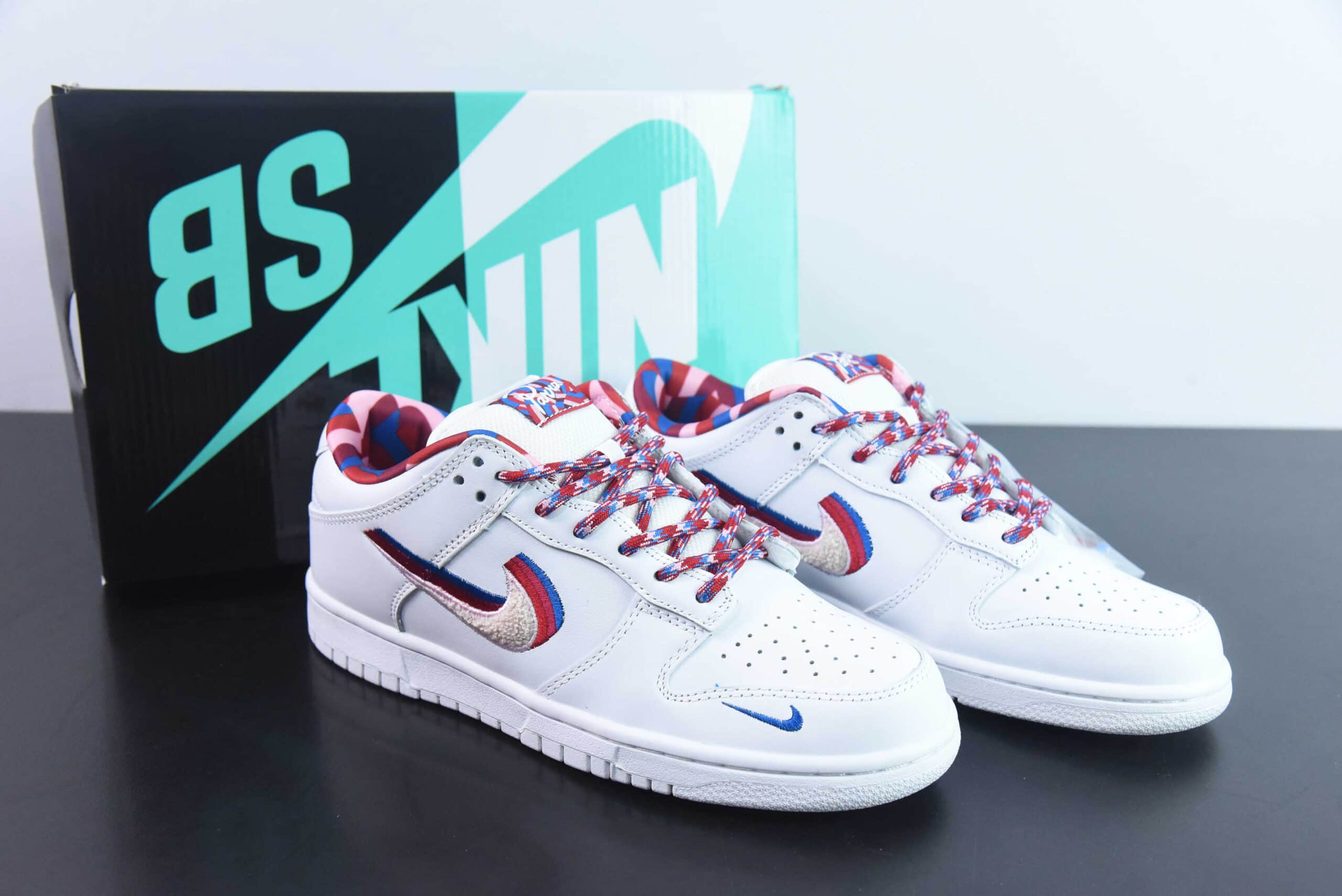 耐克Nike Parra x Nike SB Dunk Low重磅联名裸眼糖果3D彩钩SB扣篮系列低帮休闲运动滑板鞋纯原版本 货号:CN4504-100