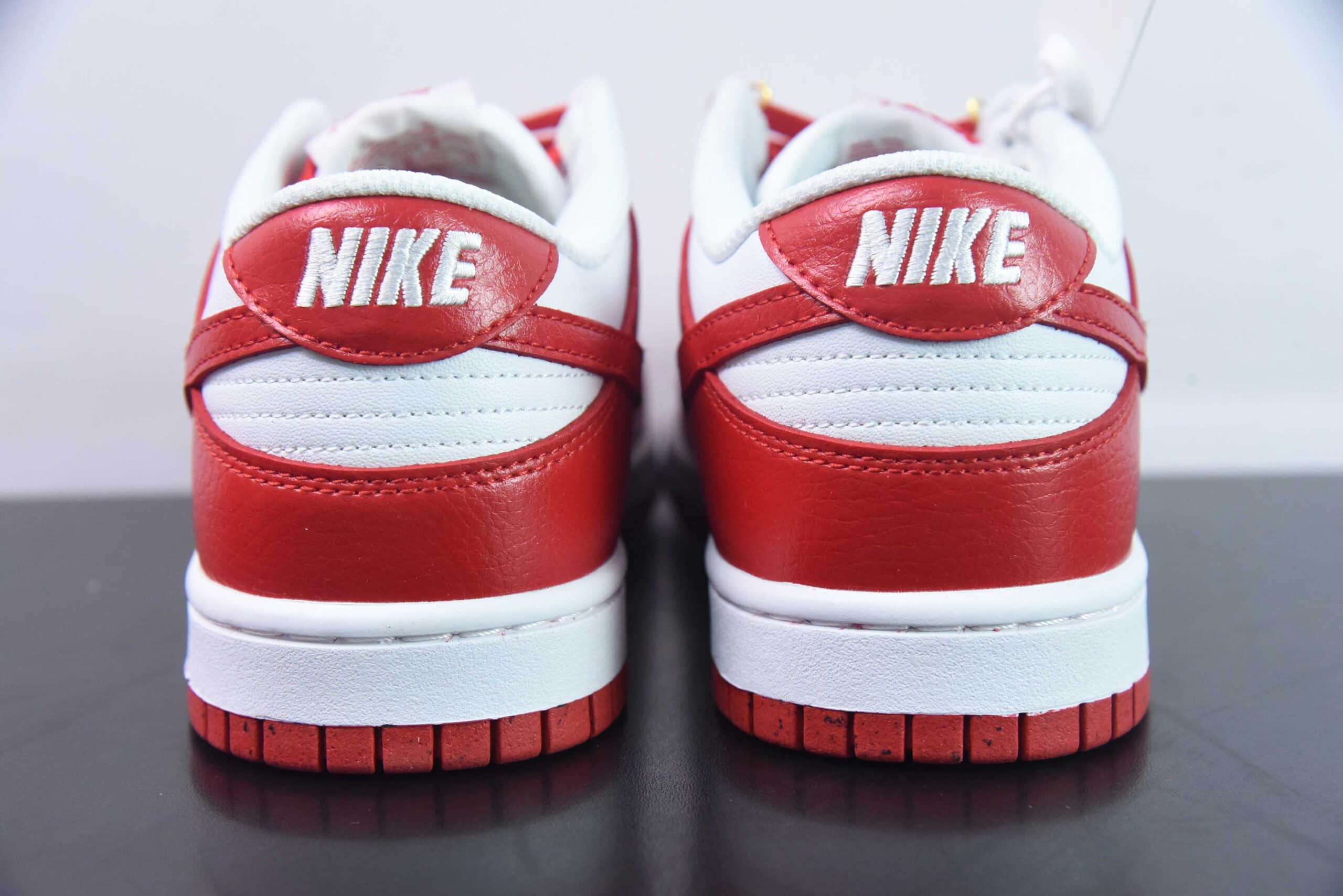 耐克Nike Frame Skate x Nike SB Dunk Low “Habibi” 龙凤主题婚鞋大学红扣篮系列复古低帮休闲运动滑板板鞋纯原版本 货号：DN1431-101