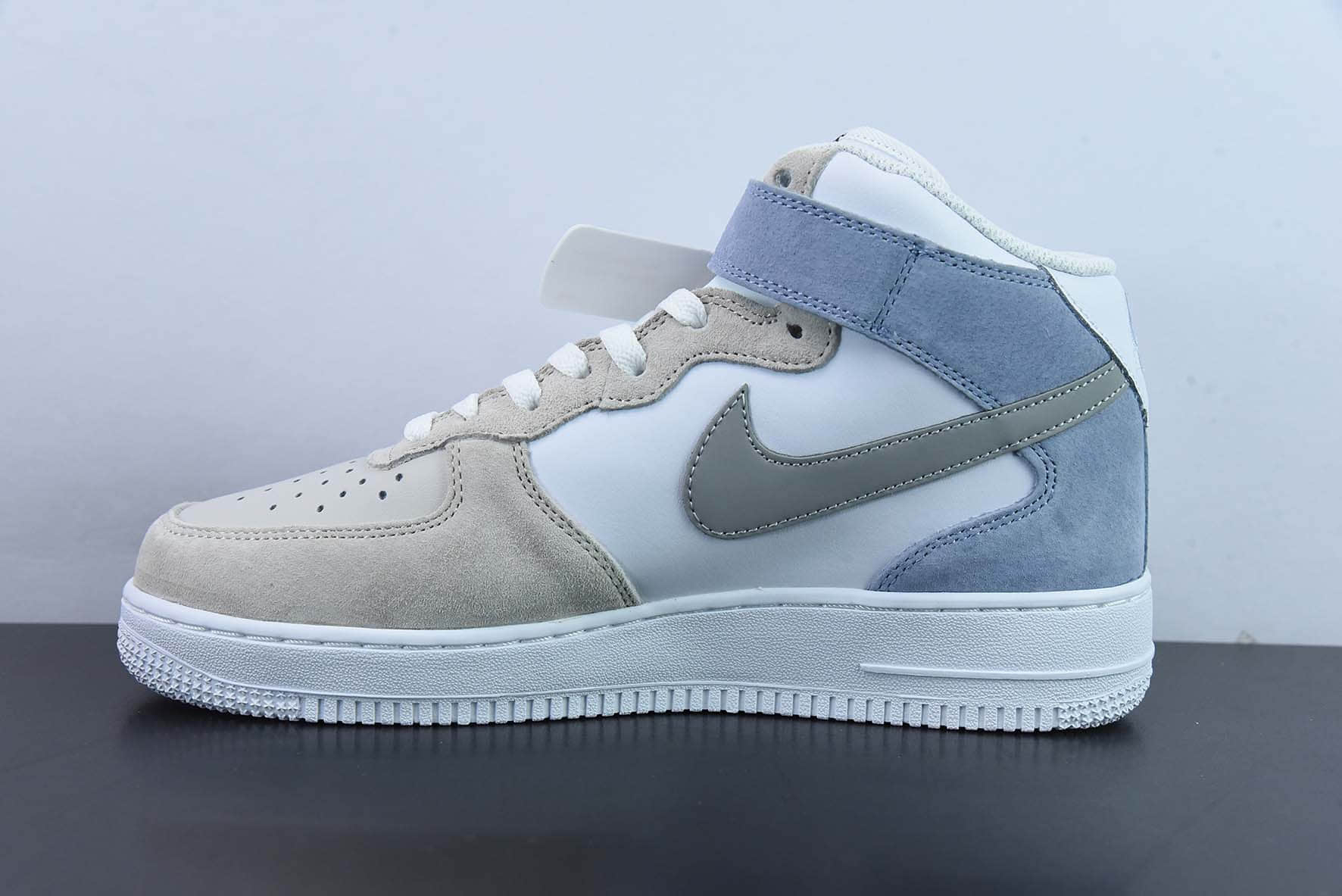 耐克Nike Air Force 1 MID ’07 浅灰蓝配色空军一号中帮休闲板鞋纯原版本 货号：AL6896-557 