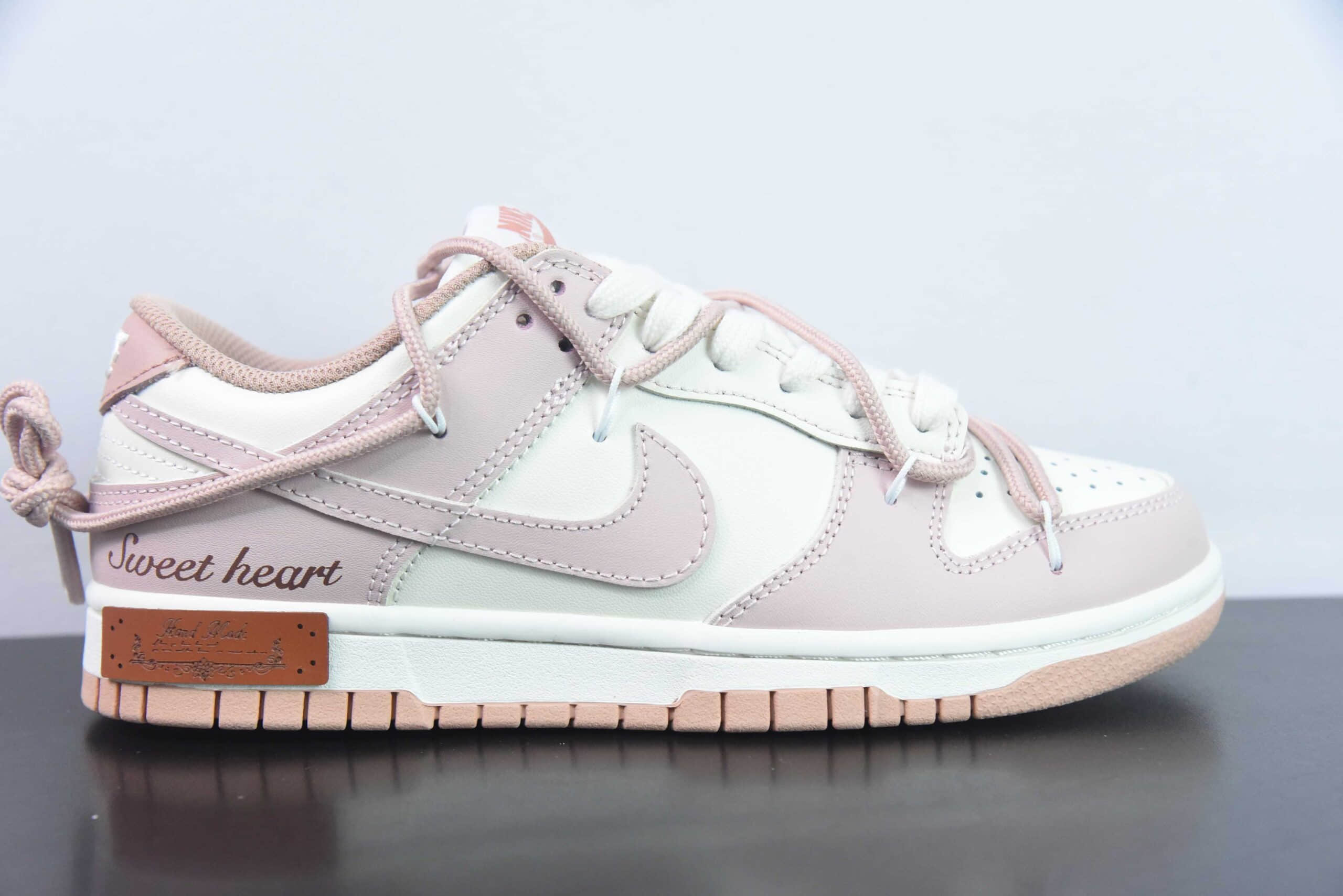 耐克Nike SB Dunk Low”PinkWhite“浅粉米白情人节绑绳SB扣篮系列低帮经典百搭休闲运动板鞋纯原版本 货号:DD1503-118