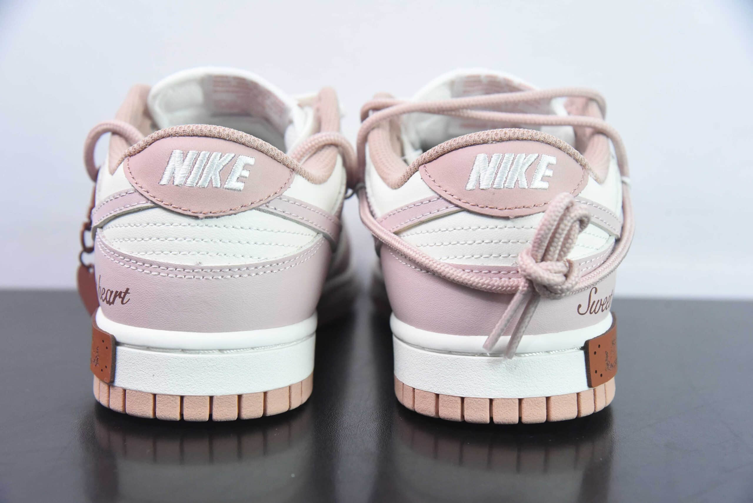 耐克Nike SB Dunk Low”PinkWhite“浅粉米白情人节绑绳SB扣篮系列低帮经典百搭休闲运动板鞋纯原版本 货号:DD1503-118
