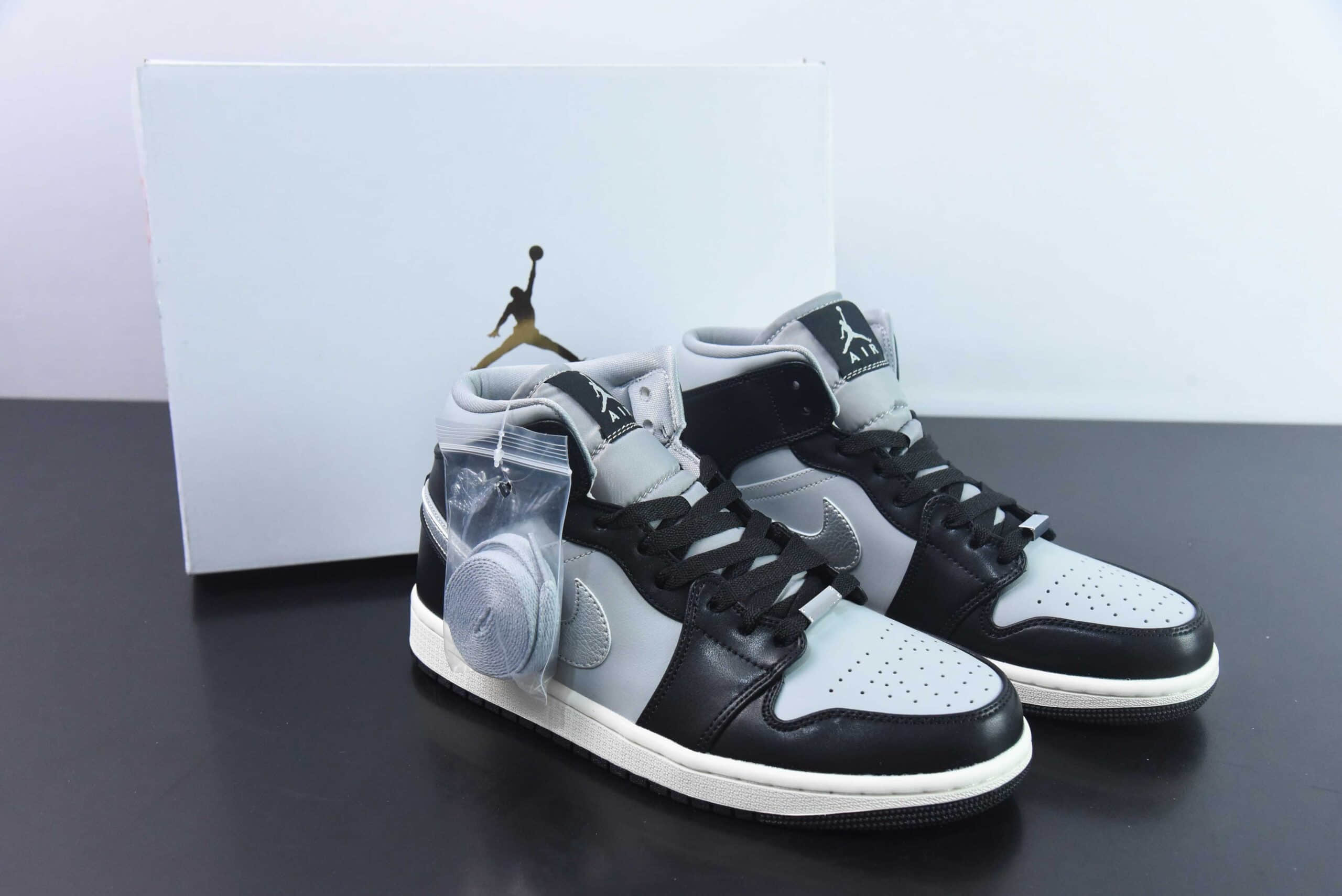 乔丹Air Jordan 1 Mid SE Black Chrome AJ1烟熏熊猫中帮篮球鞋纯原版本 货号：FB9892-002