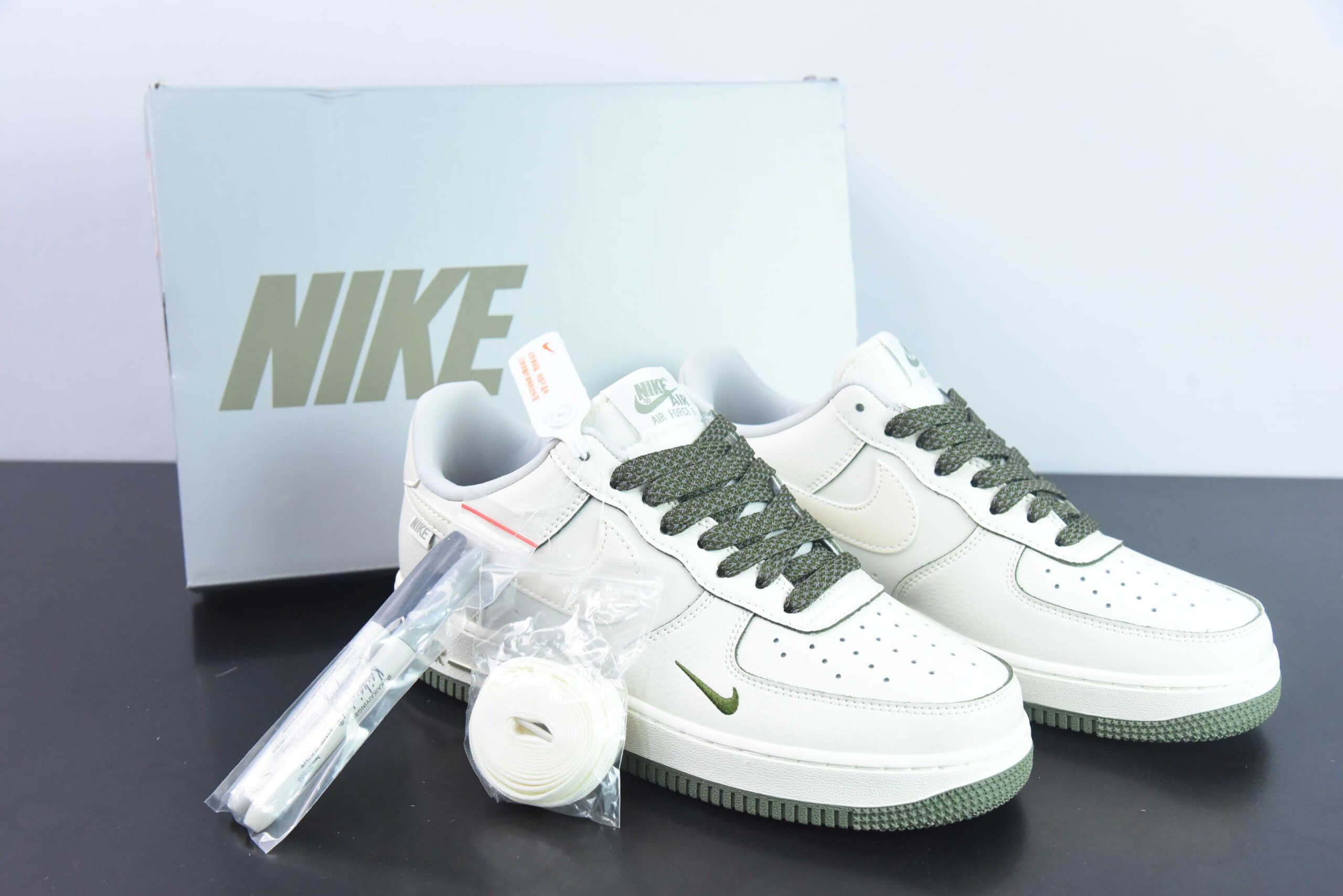 耐克Nike By You Air Force 1'07 Low Retro SP珠光米白橄榄绿小钩空军一号低帮经典百搭休闲运动板鞋纯原版本 货号：DD9915-711 