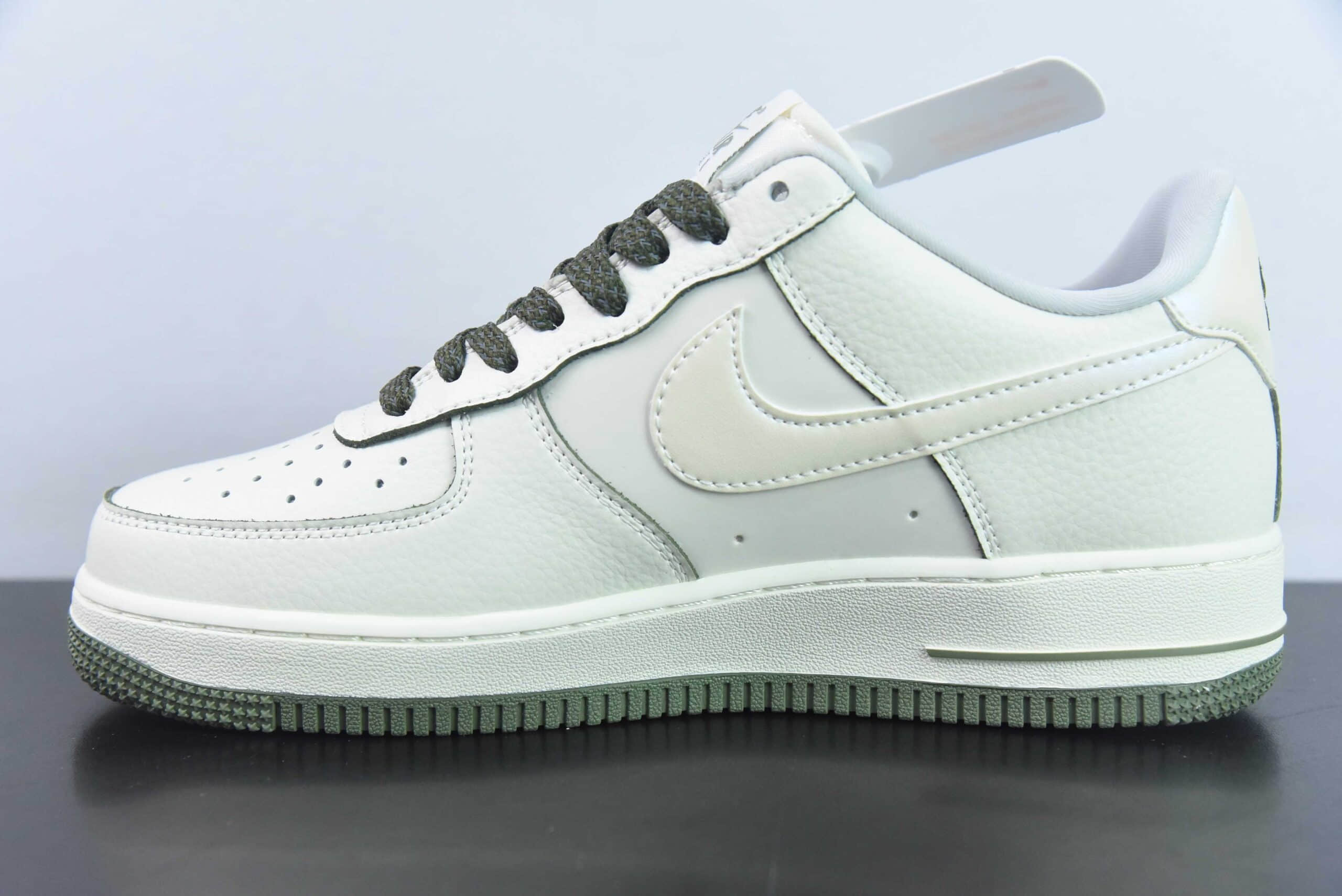 耐克Nike By You Air Force 1'07 Low Retro SP珠光米白橄榄绿小钩空军一号低帮经典百搭休闲运动板鞋纯原版本 货号：DD9915-711 