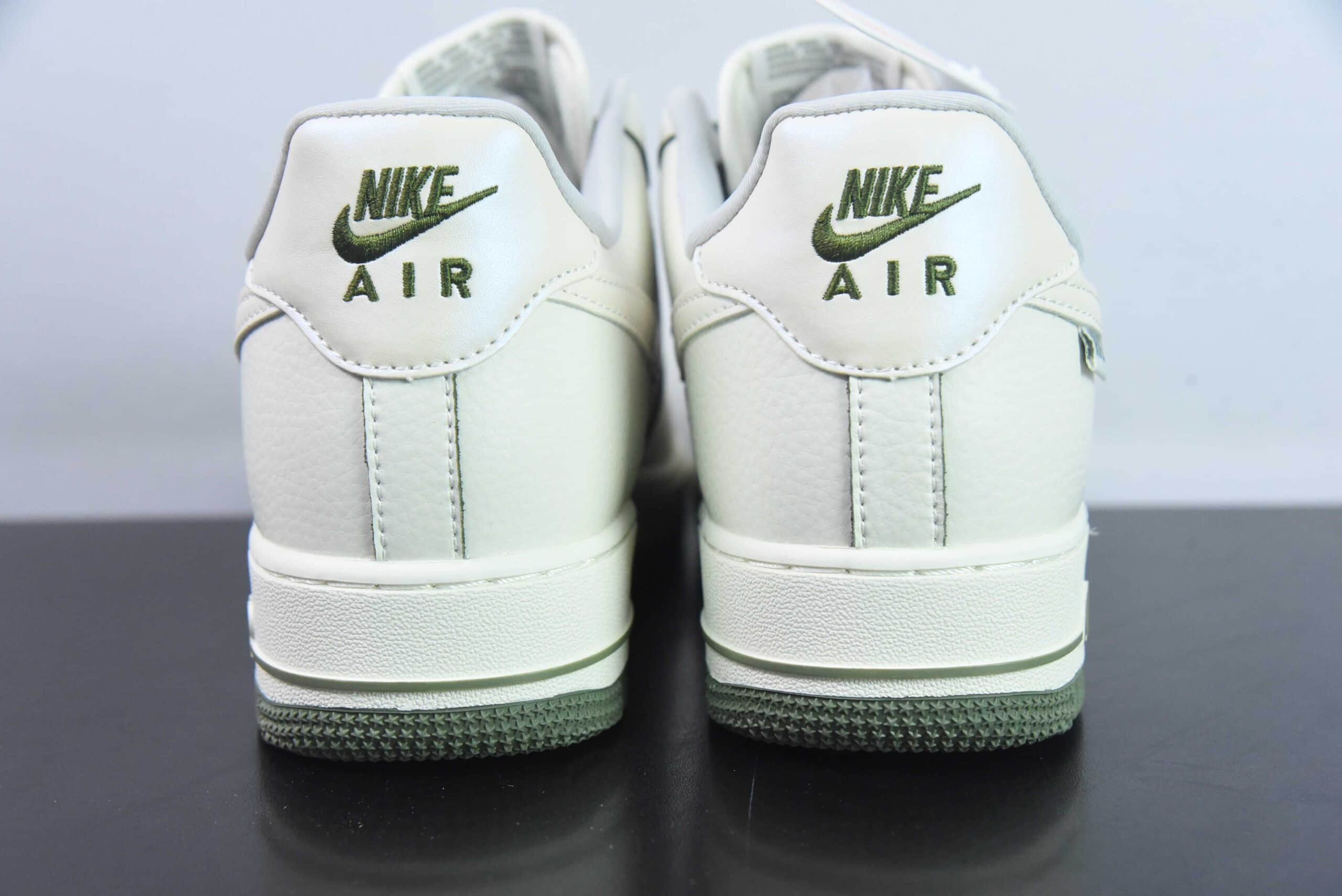 耐克Nike By You Air Force 1'07 Low Retro SP珠光米白橄榄绿小钩空军一号低帮经典百搭休闲运动板鞋纯原版本 货号：DD9915-711 