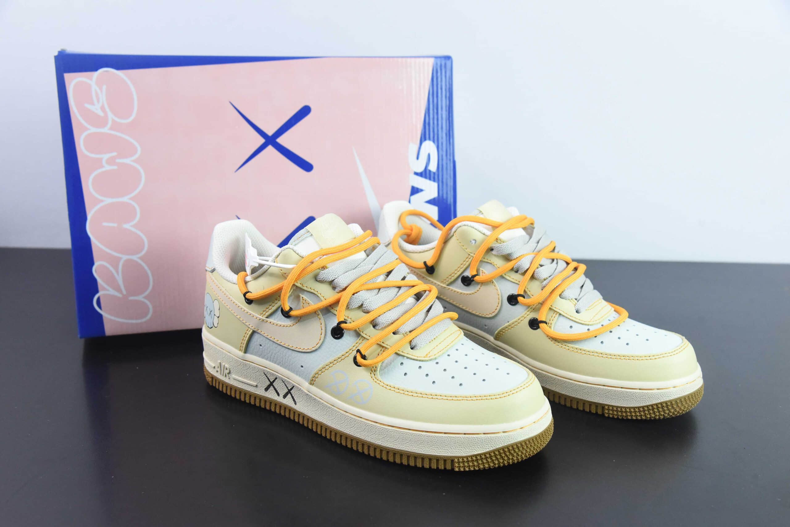 耐克Nike Air Force 1 Low 07 x KAWS 浅蓝沙黄绑带空军一号低帮休闲板鞋纯原版本 货号:KS6869-111