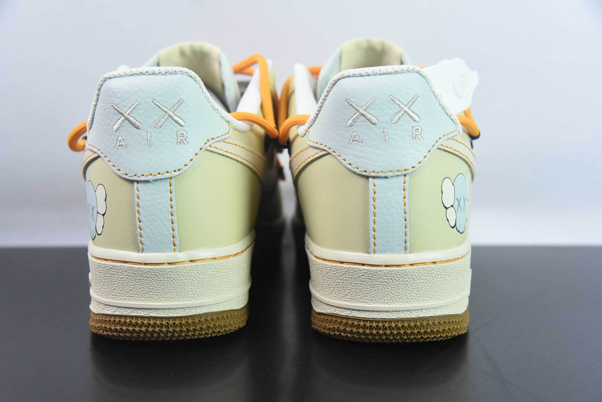 耐克Nike Air Force 1 Low 07 x KAWS 浅蓝沙黄绑带空军一号低帮休闲板鞋纯原版本 货号:KS6869-111