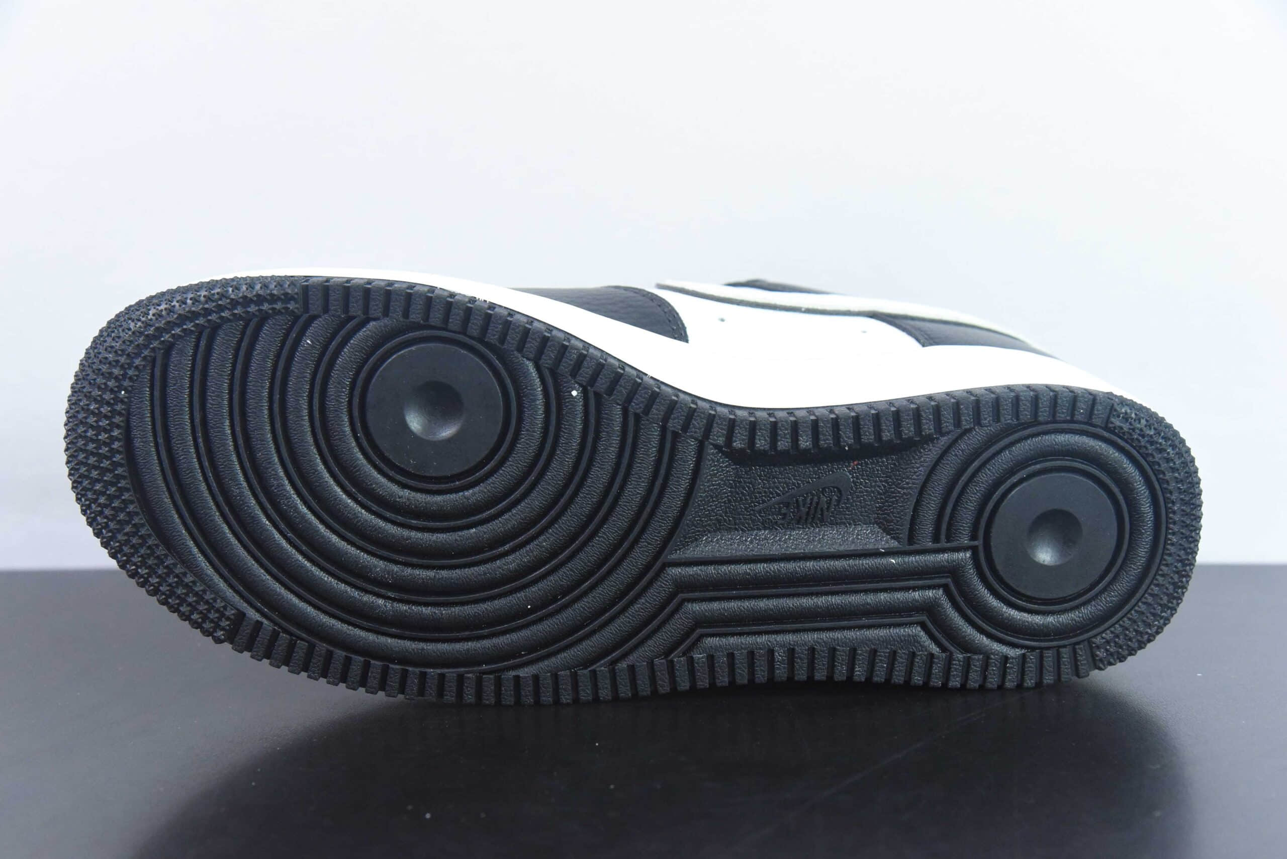 耐克NIke Air Force 1 '07 Low “蒂芙尼联名黑白熊猫”空军一号低帮休闲板鞋纯原版本 货号:AE1686-003