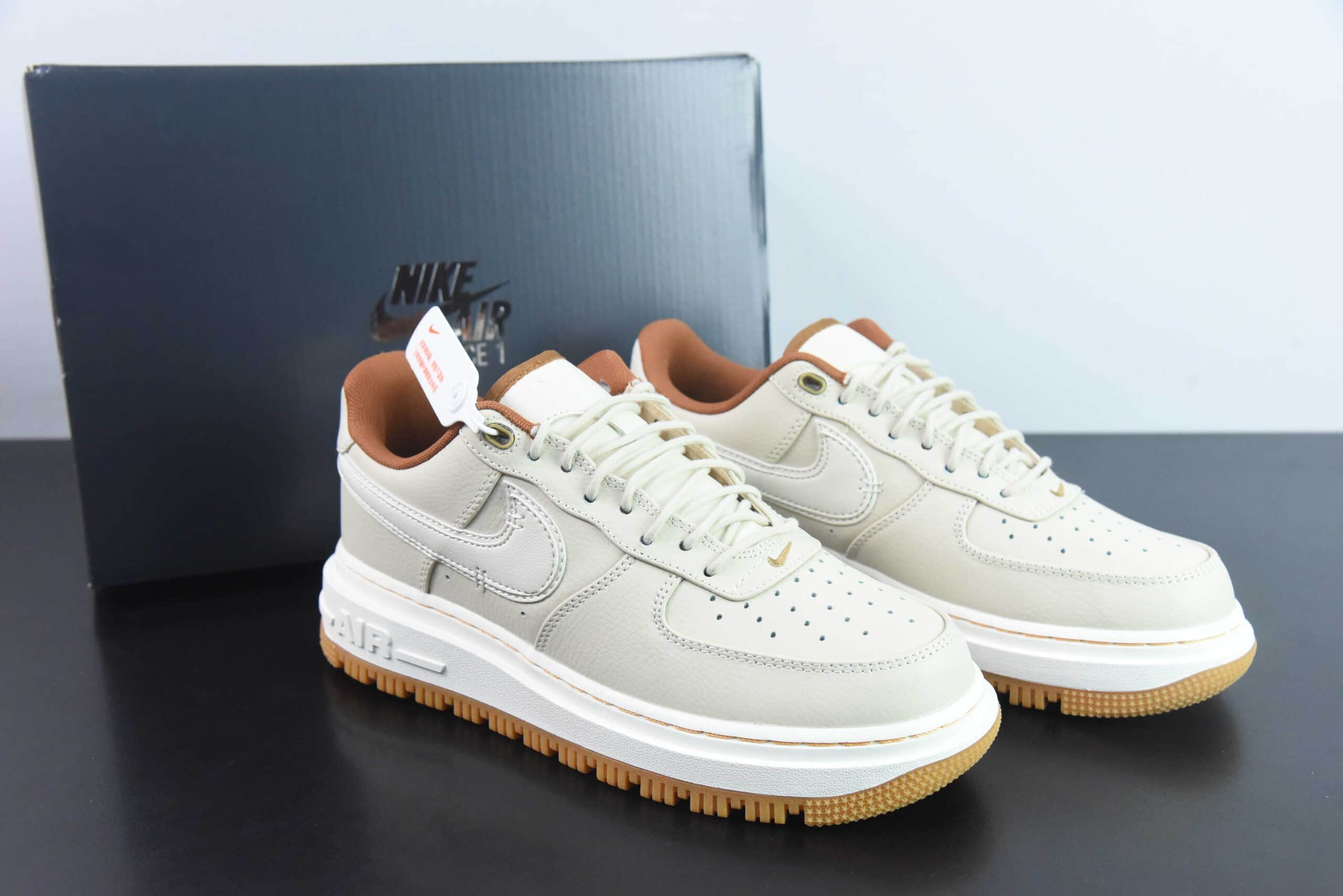 耐克Nike Air Force 1 Low Luxe 米白色空军一号低帮厚底休闲运动板鞋纯原版本 货号：DB4109-200 