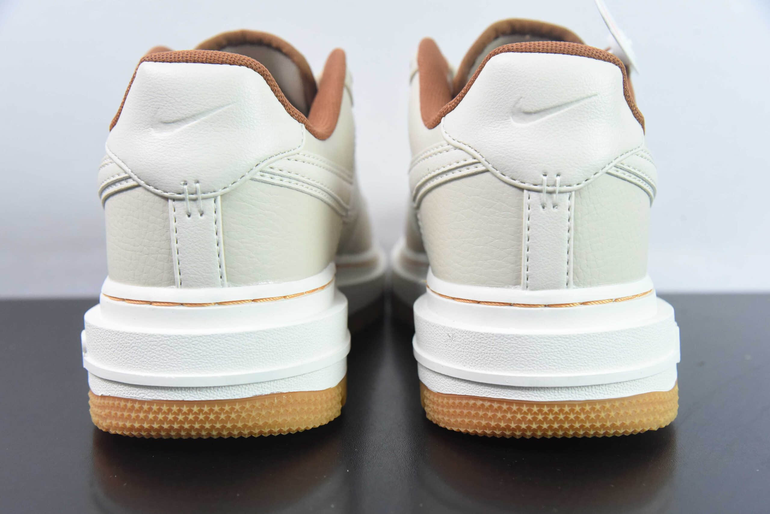 耐克Nike Air Force 1 Low Luxe 米白色空军一号低帮厚底休闲运动板鞋纯原版本 货号：DB4109-200 