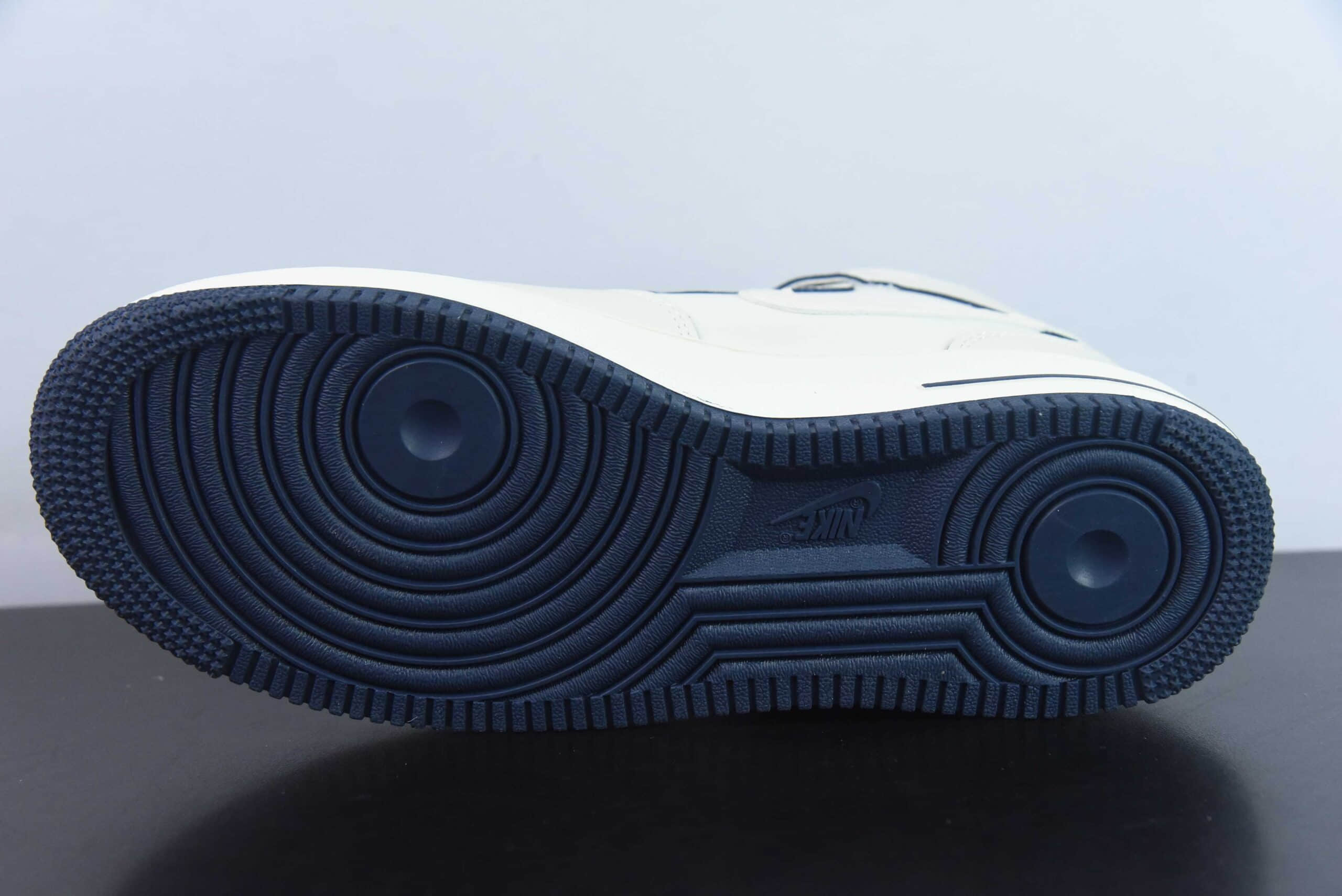 耐克Nike Air Force 1 MID '07 “深蓝珠光”小勾空军一号中帮休闲板鞋纯原版本 货号：SG2356-801