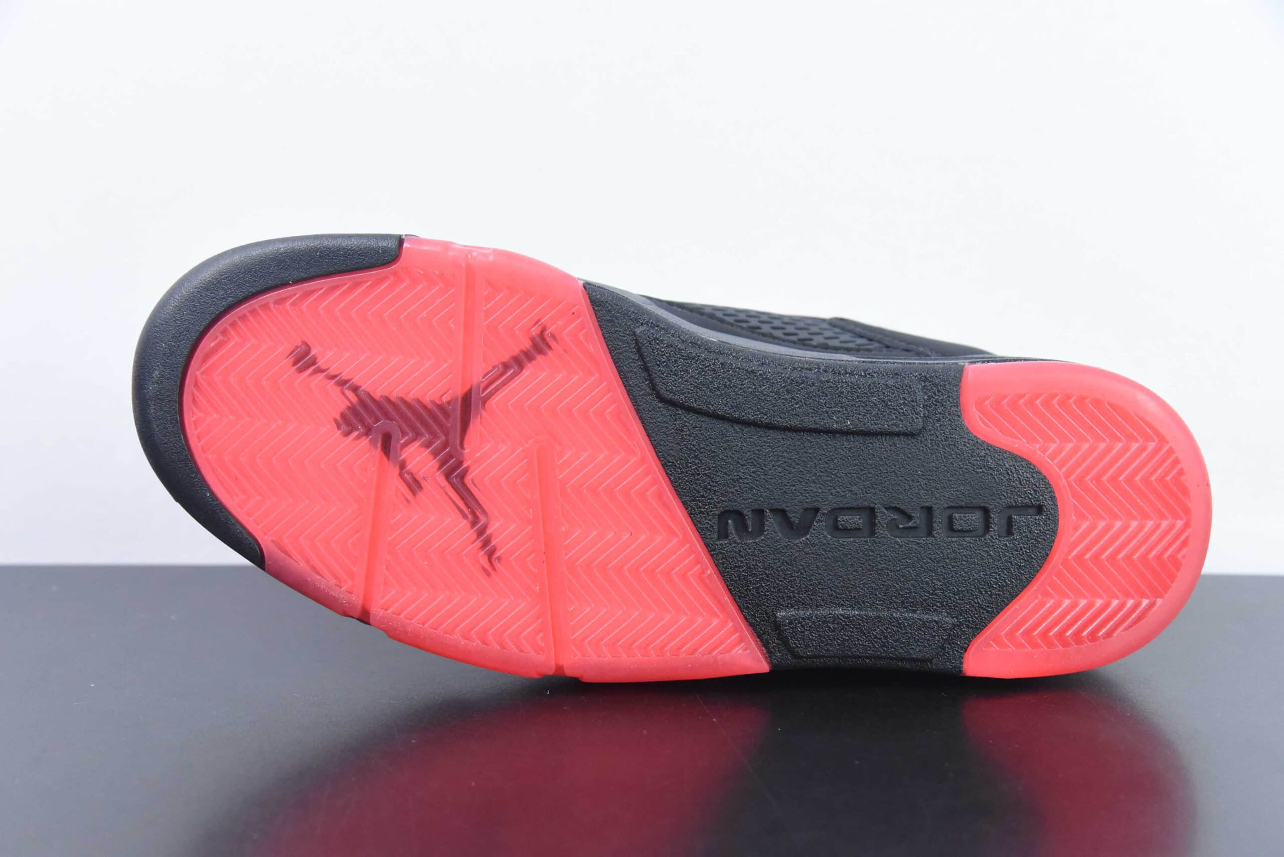 乔丹Air Jordan AJ5 Low “Alternate ’90” 黑红低帮男子文化篮球鞋纯原版本 货号：819171-001 