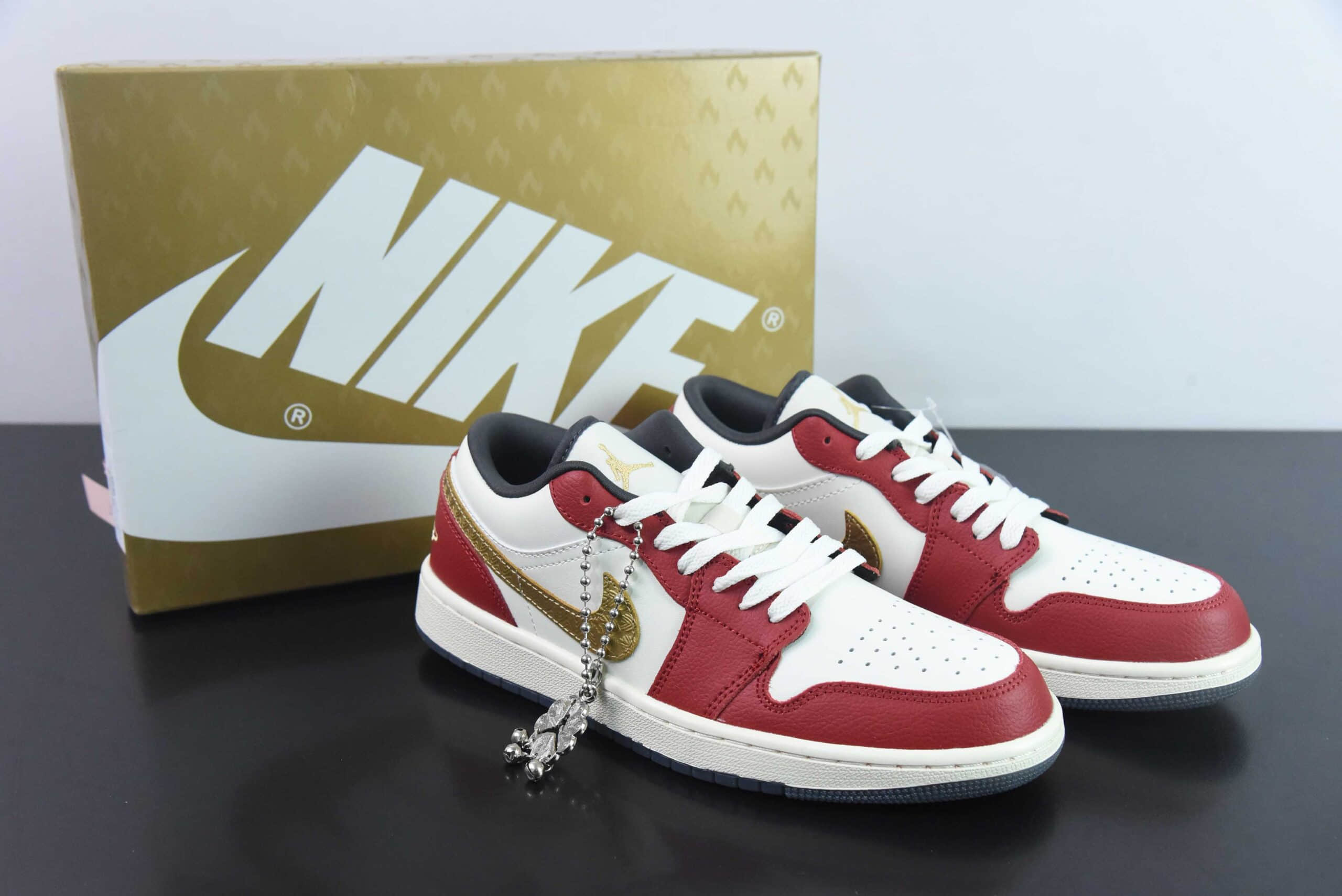 乔丹Jordan 1 Low Year of the Dragon AJ1龙年限定白红文化休闲板鞋纯原版本 货号：FJ5735-100