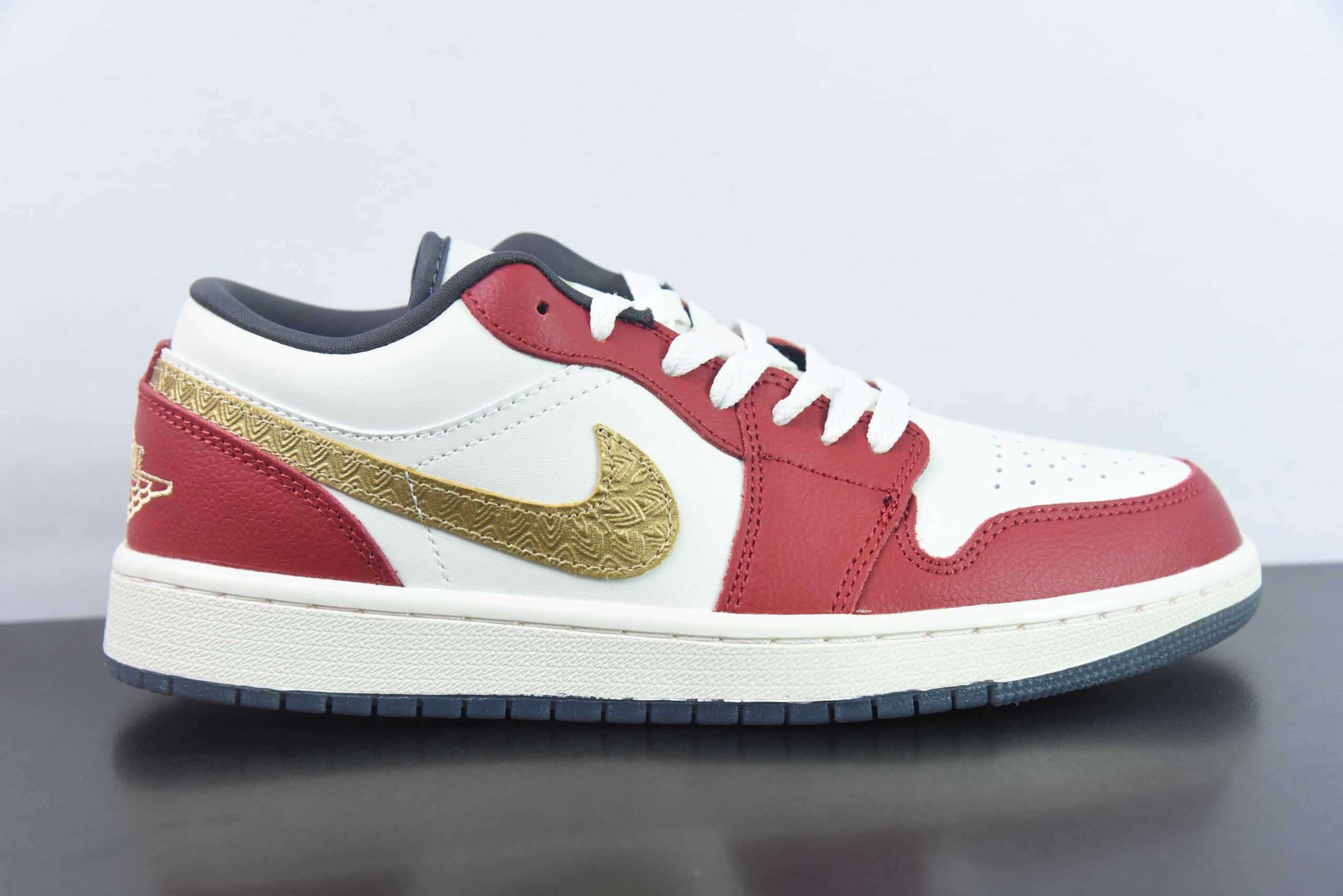 乔丹Jordan 1 Low Year of the Dragon AJ1龙年限定白红文化休闲板鞋纯原版本 货号：FJ5735-100