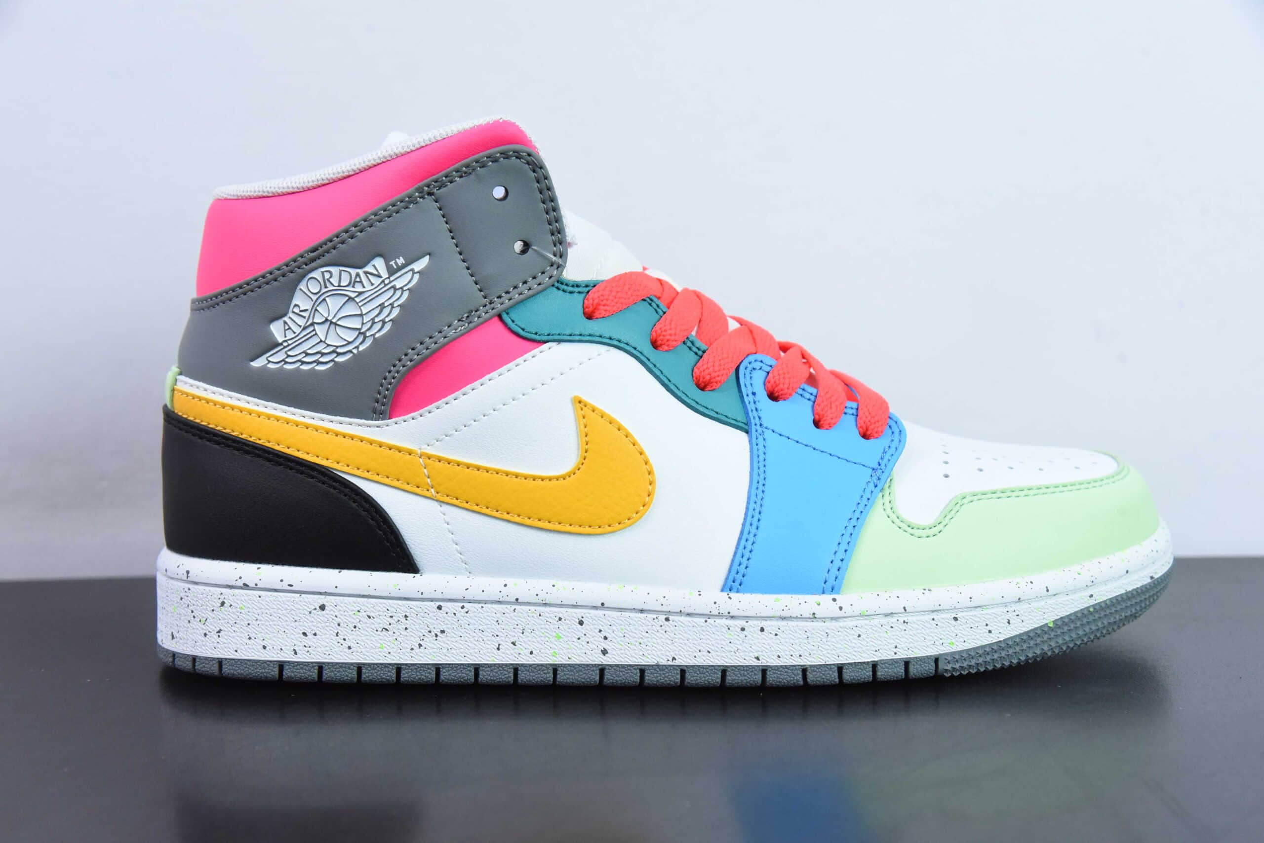 乔丹Air Jordan 1 Mid AJ1黑蓝绿拼接中帮篮球鞋纯原版本 货号：FN1100-100