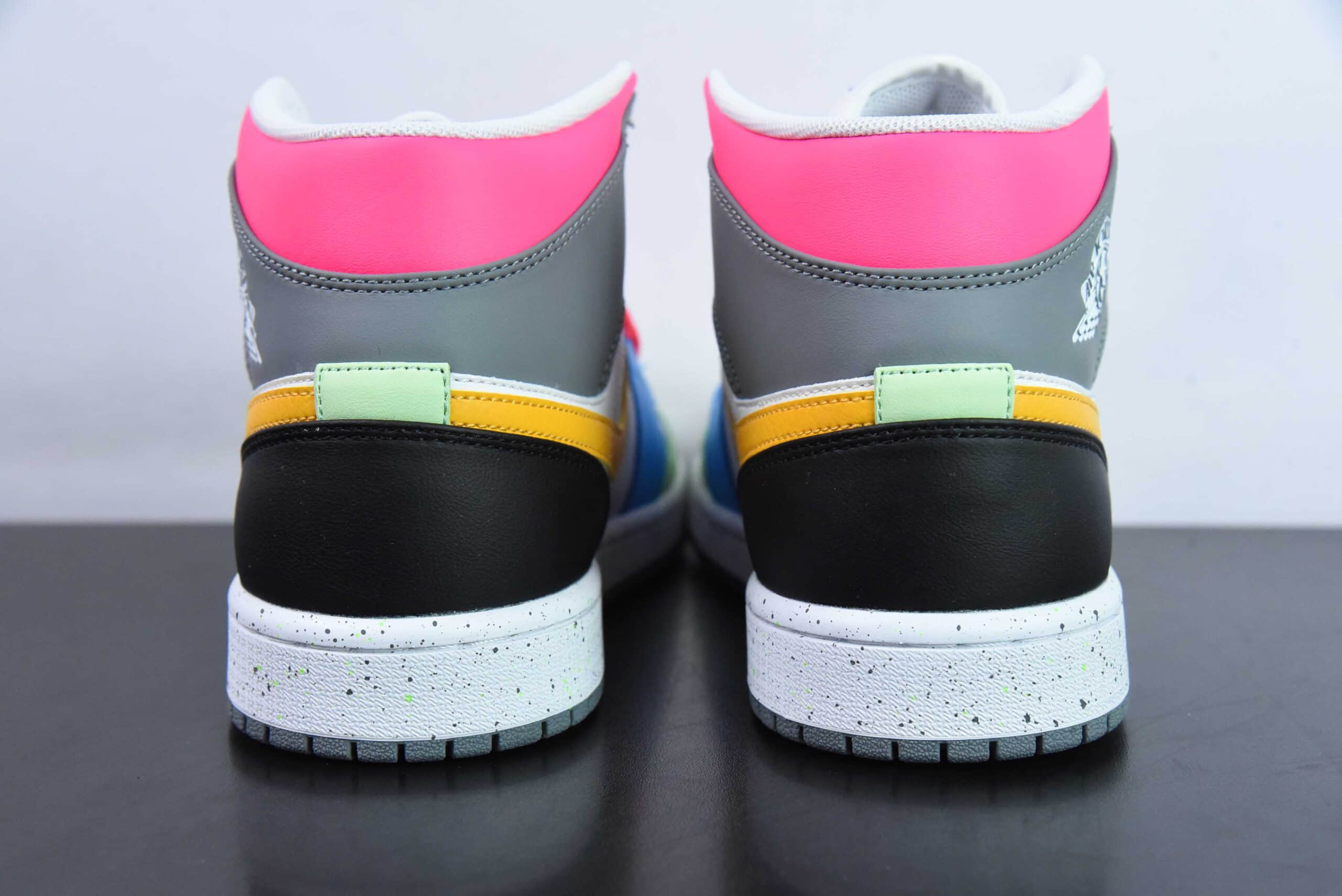 乔丹Air Jordan 1 Mid AJ1黑蓝绿拼接中帮篮球鞋纯原版本 货号：FN1100-100