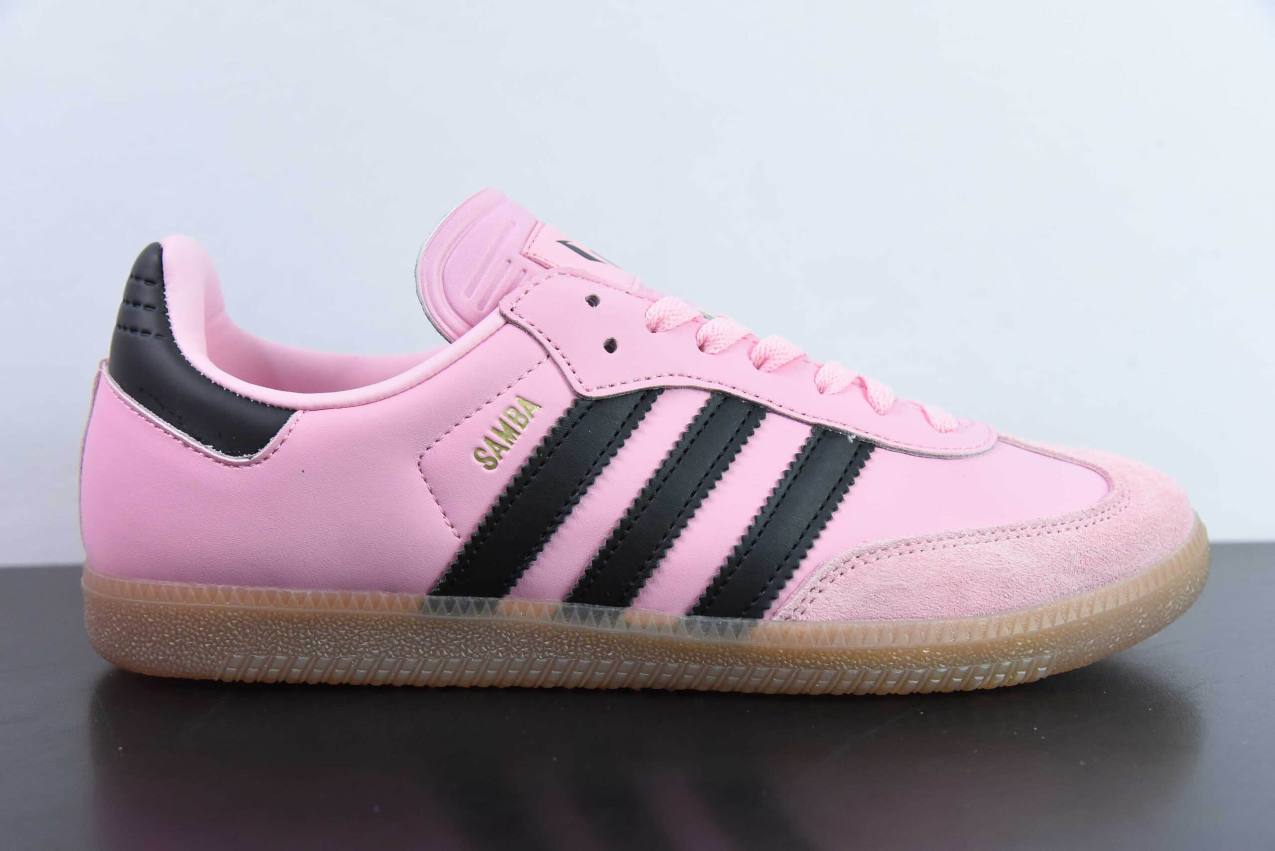 阿迪达斯Adidas INTER MIAMI CF x adidas originals Samba 联名黑粉复古桑巴板鞋纯原版本 货号：IH8158 