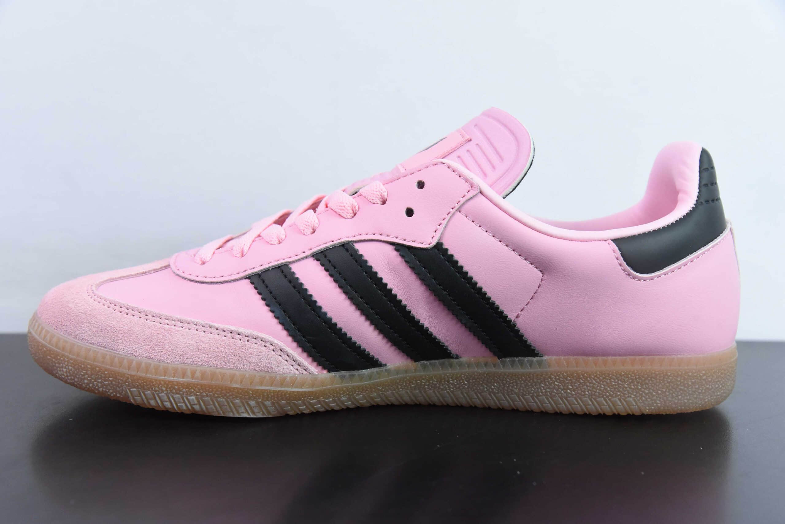阿迪达斯Adidas INTER MIAMI CF x adidas originals Samba 联名黑粉复古桑巴板鞋纯原版本 货号：IH8158 