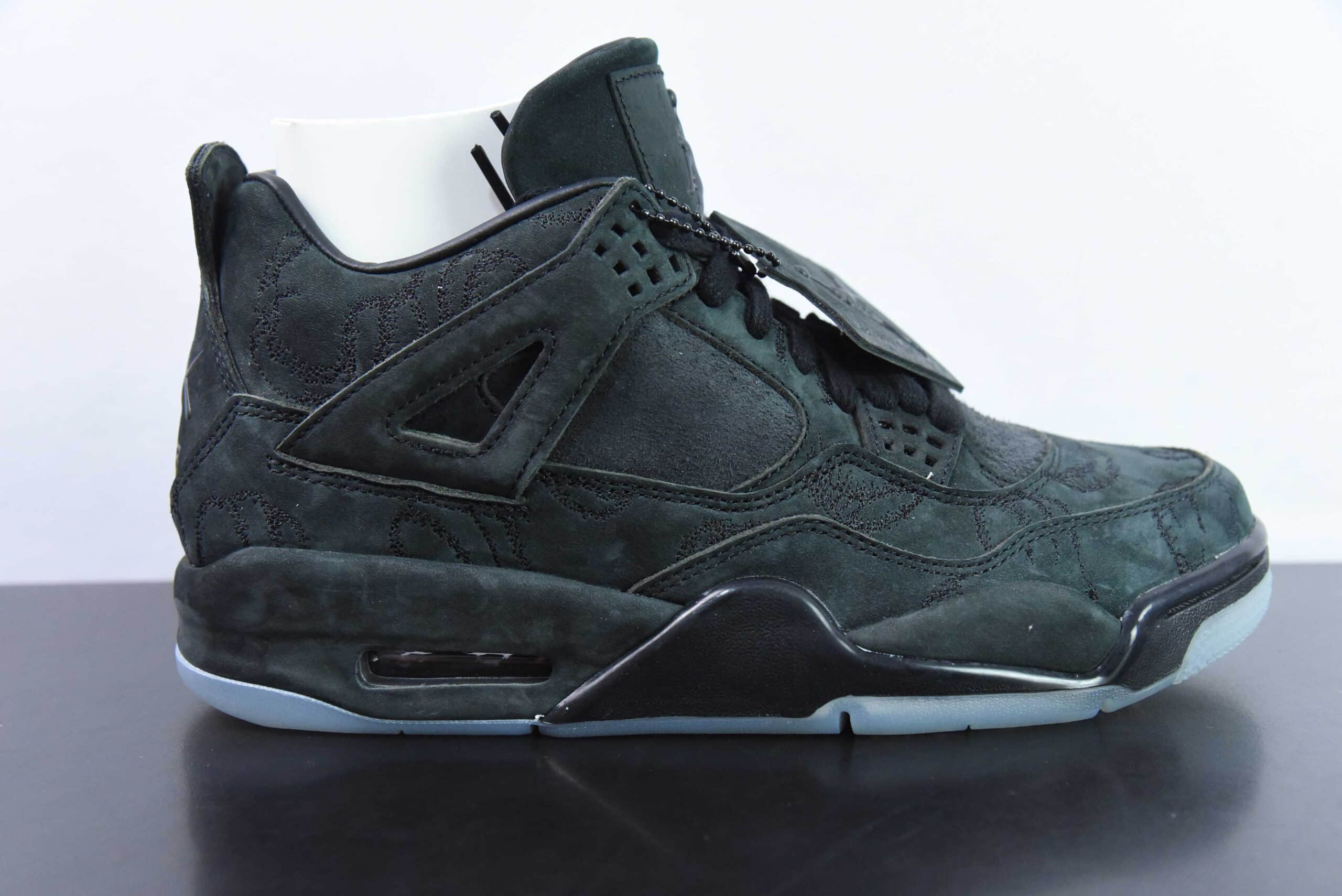 乔丹Air Jordan KAWS x Air Jordan AJ4 Black 涂鸦联名纯黑男子文化篮球鞋纯原版本 货号：930155-001 