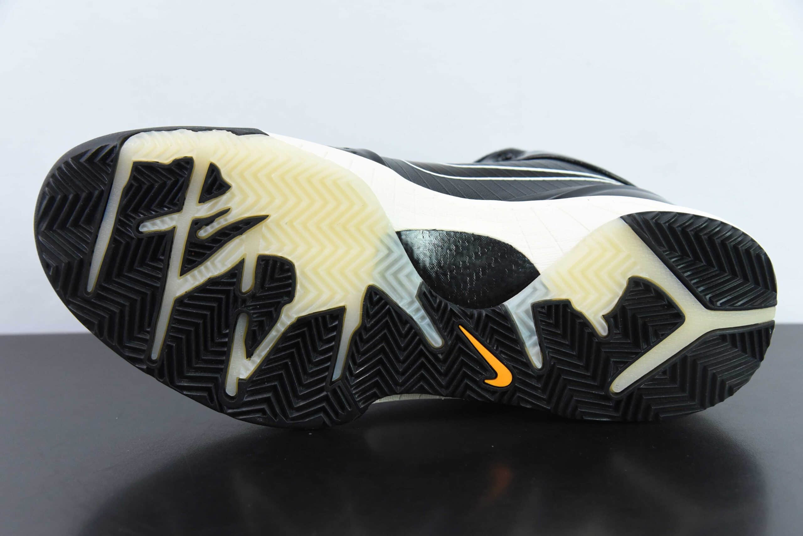 科比KOBE Undefeated x NK Kobe 4 科比4代五道杠联名男鞋实战篮球鞋纯原版本 货号: CQ3869-001