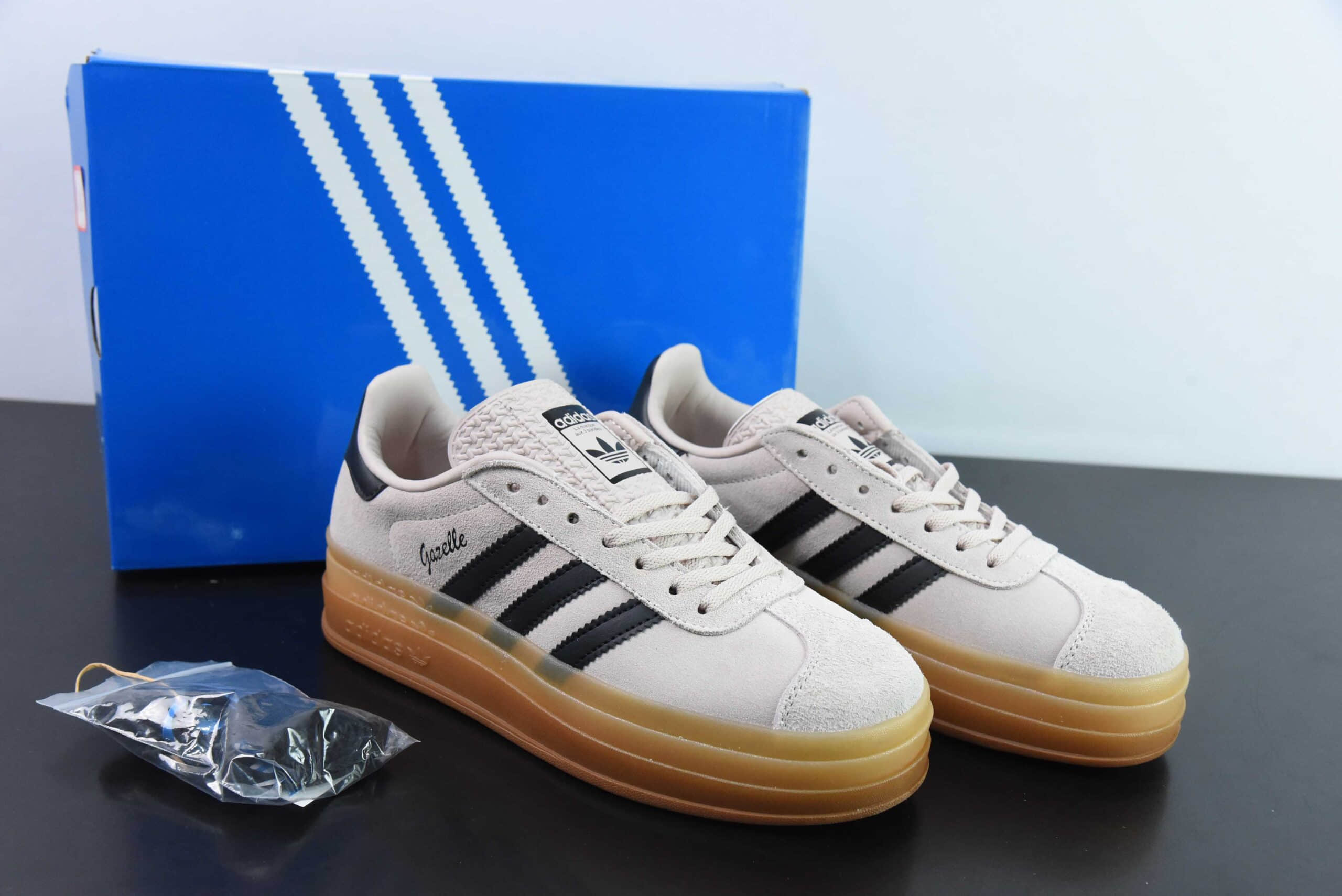 阿迪达斯Adidas Originals Gazelle Bold 羚羊松糕鞋樱花粉三层底低帮耐磨厚底增高粉色女子板鞋纯原版本 货号: IE0429