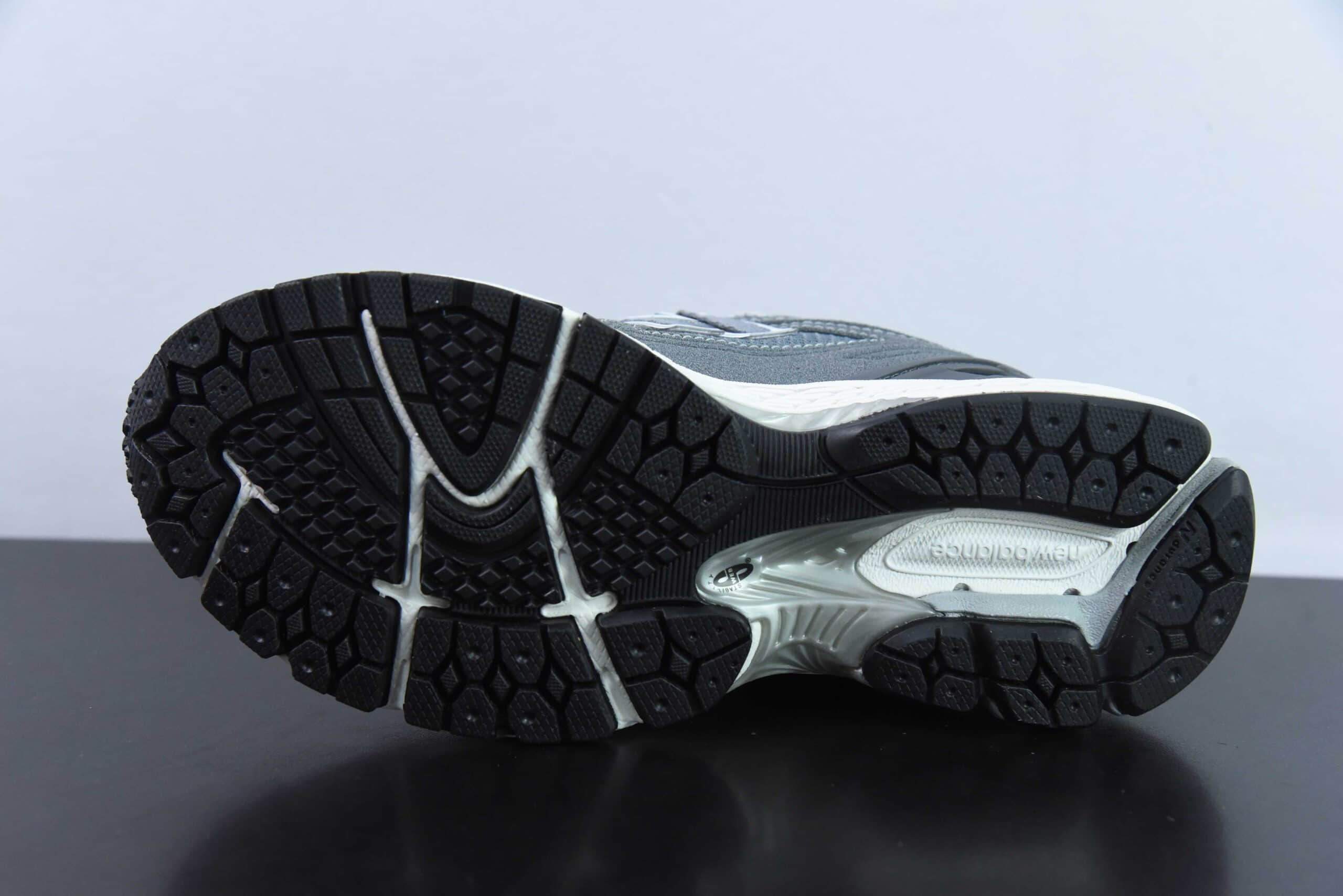 新百伦 New Balance M1906系列灰色复古老爹风休闲运动慢跑鞋纯原版本 货号：M1906RV 