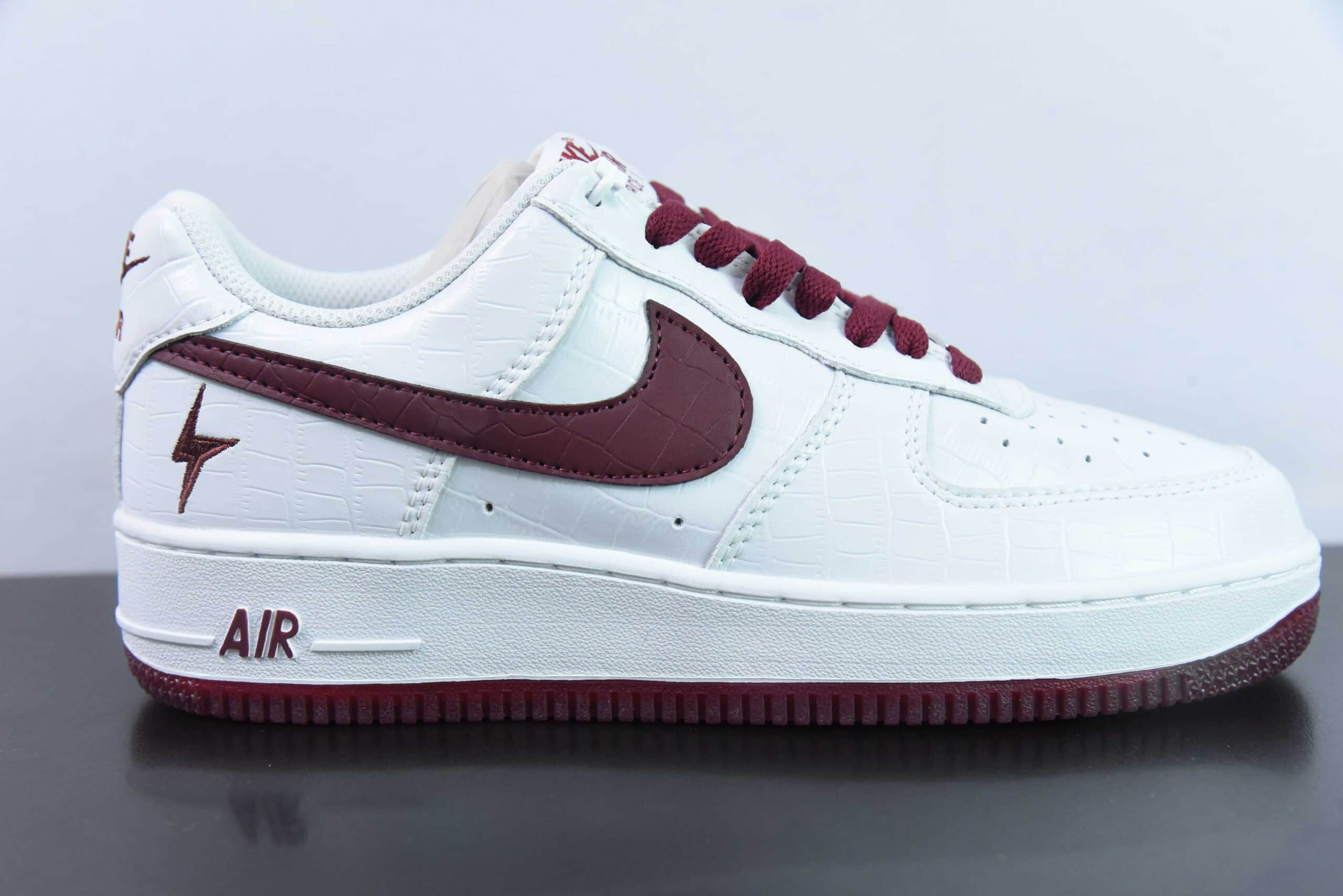 耐克Nike Air Force 1 ‘07 Low 闪电白酒红空军一号低帮休闲板鞋纯原版本 货号:DD0614-335