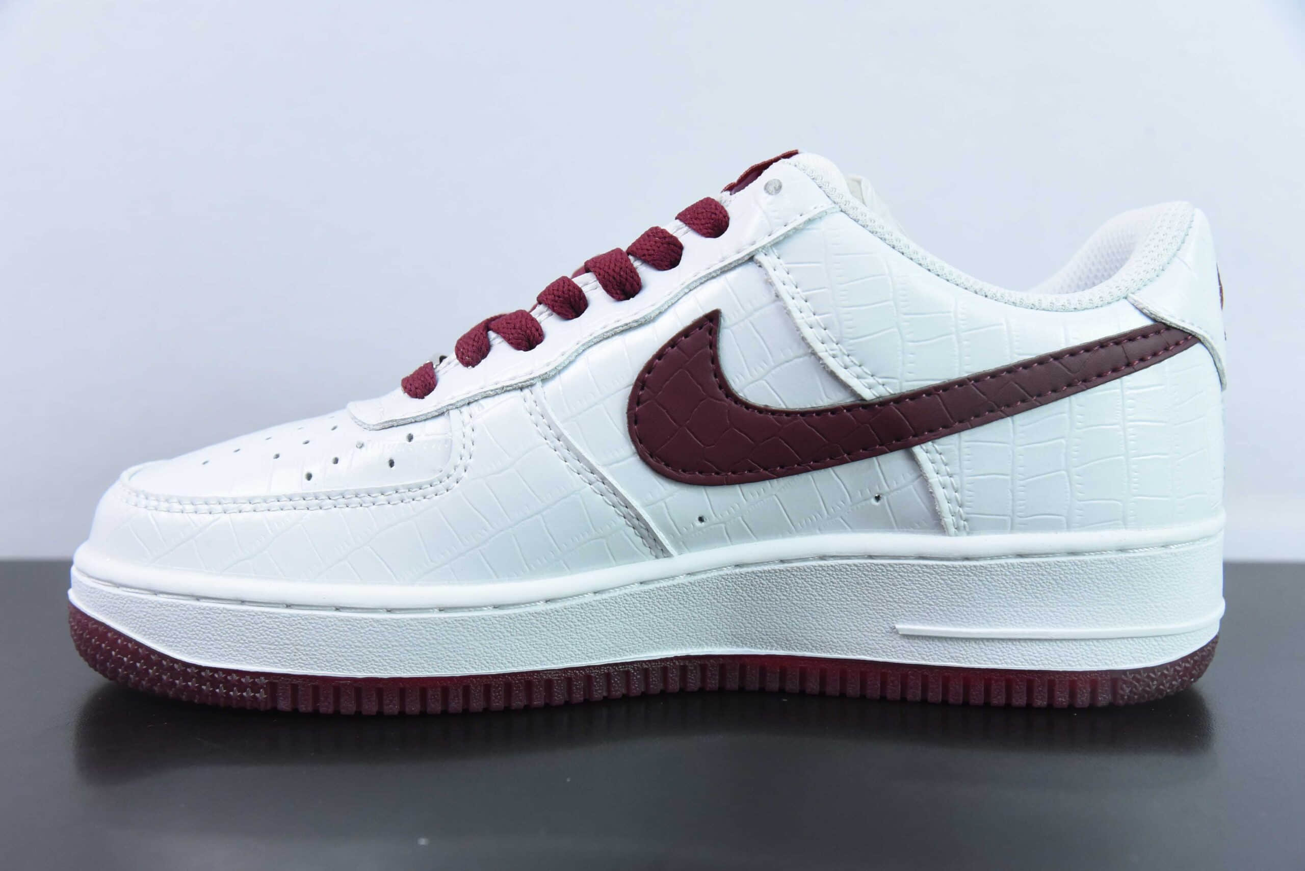 耐克Nike Air Force 1 ‘07 Low 闪电白酒红空军一号低帮休闲板鞋纯原版本 货号:DD0614-335