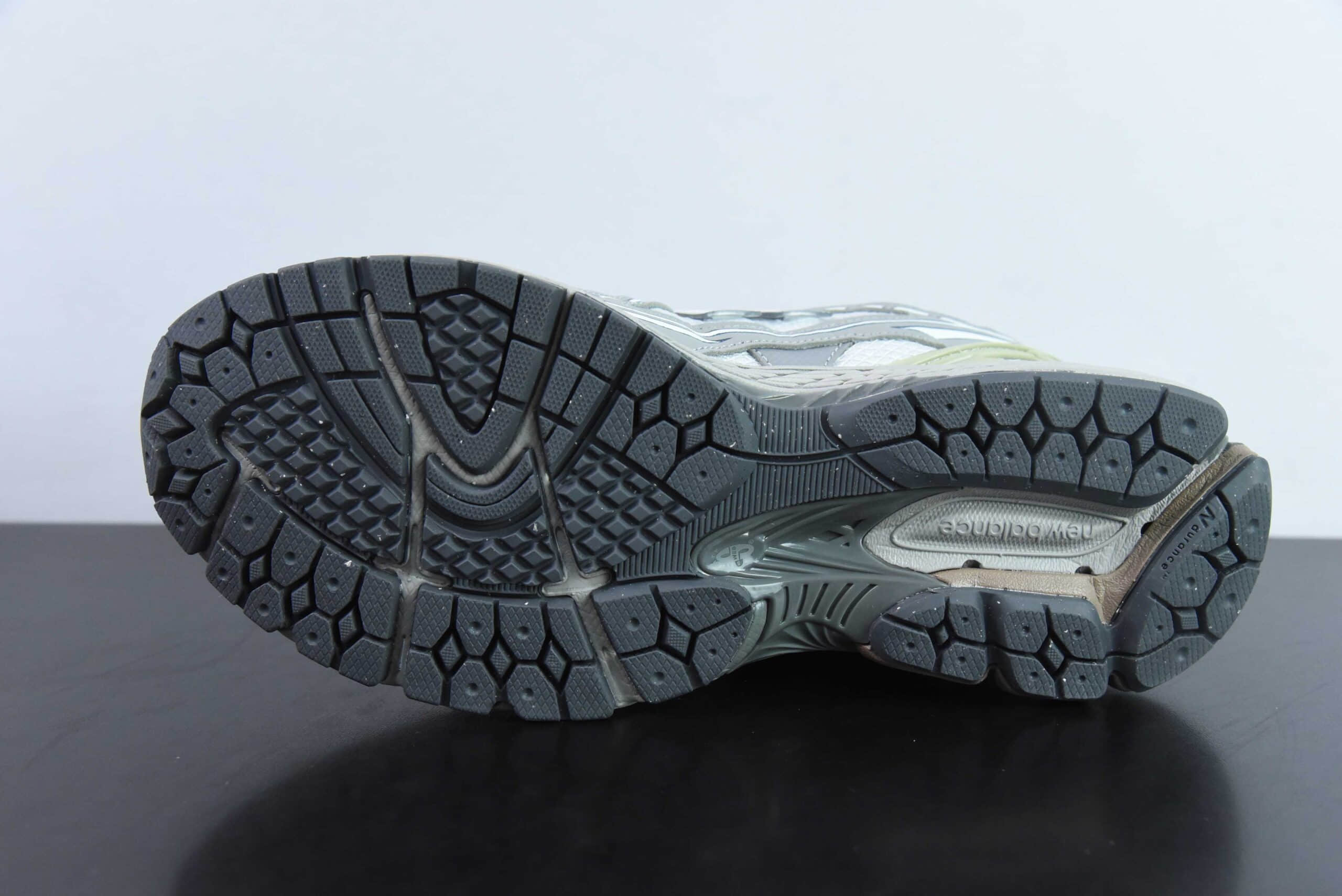 新百伦New Balance M1906系列灰色复古老爹风休闲运动慢跑鞋纯原版本 货号：M1906NB