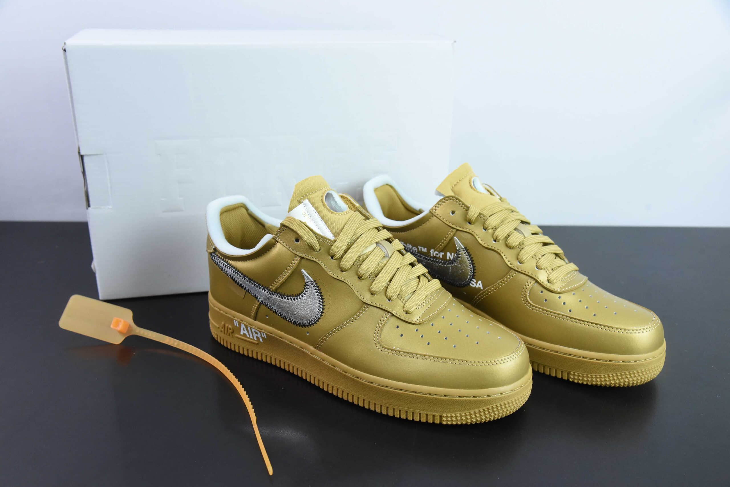 耐克Nike OFF WHITE ✘ Nike Air Force 1 Low 金色艺术馆空军低帮经典板鞋纯原版本 货号：AO4297-800 