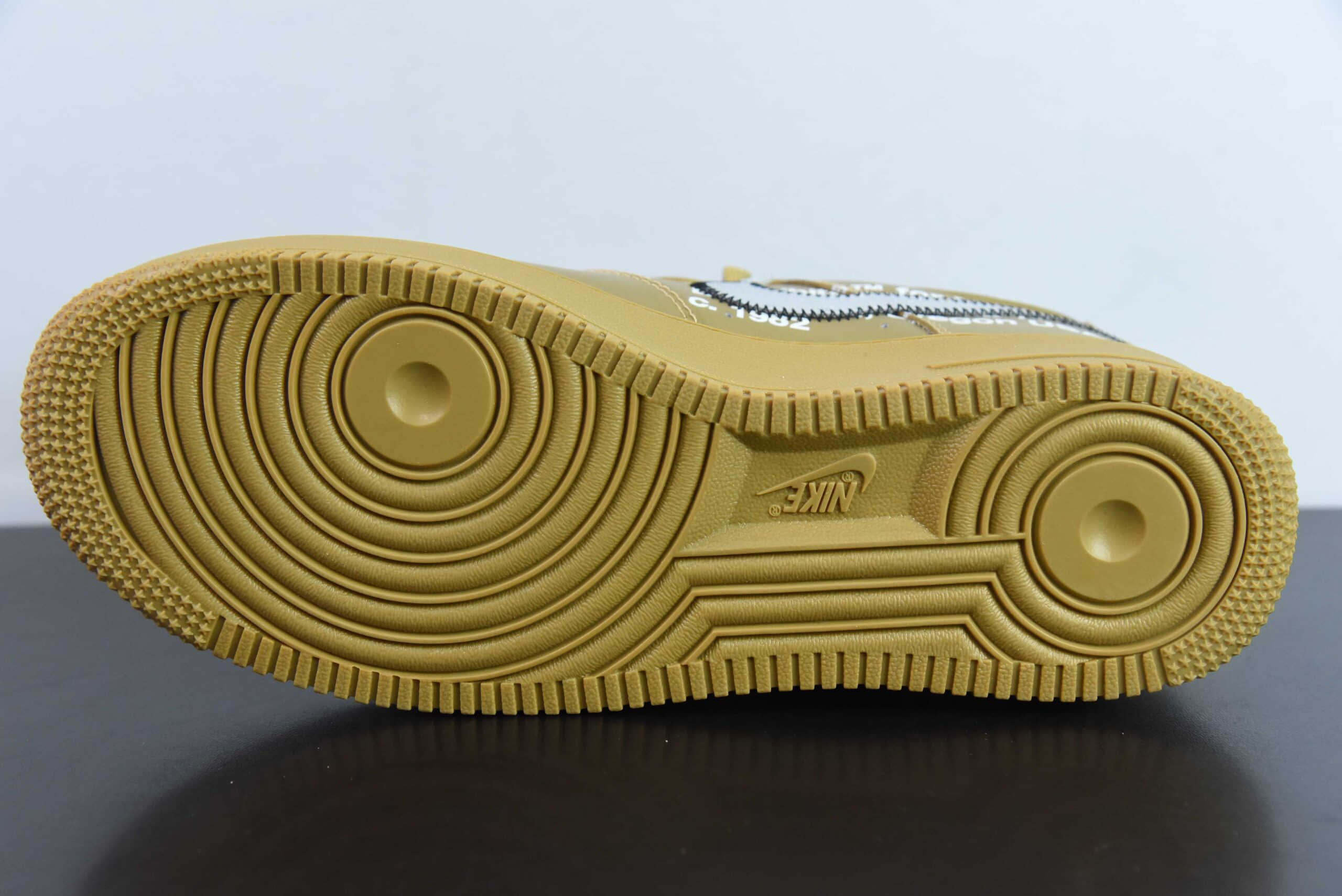 耐克Nike OFF WHITE ✘ Nike Air Force 1 Low 金色艺术馆空军低帮经典板鞋纯原版本 货号：AO4297-800 