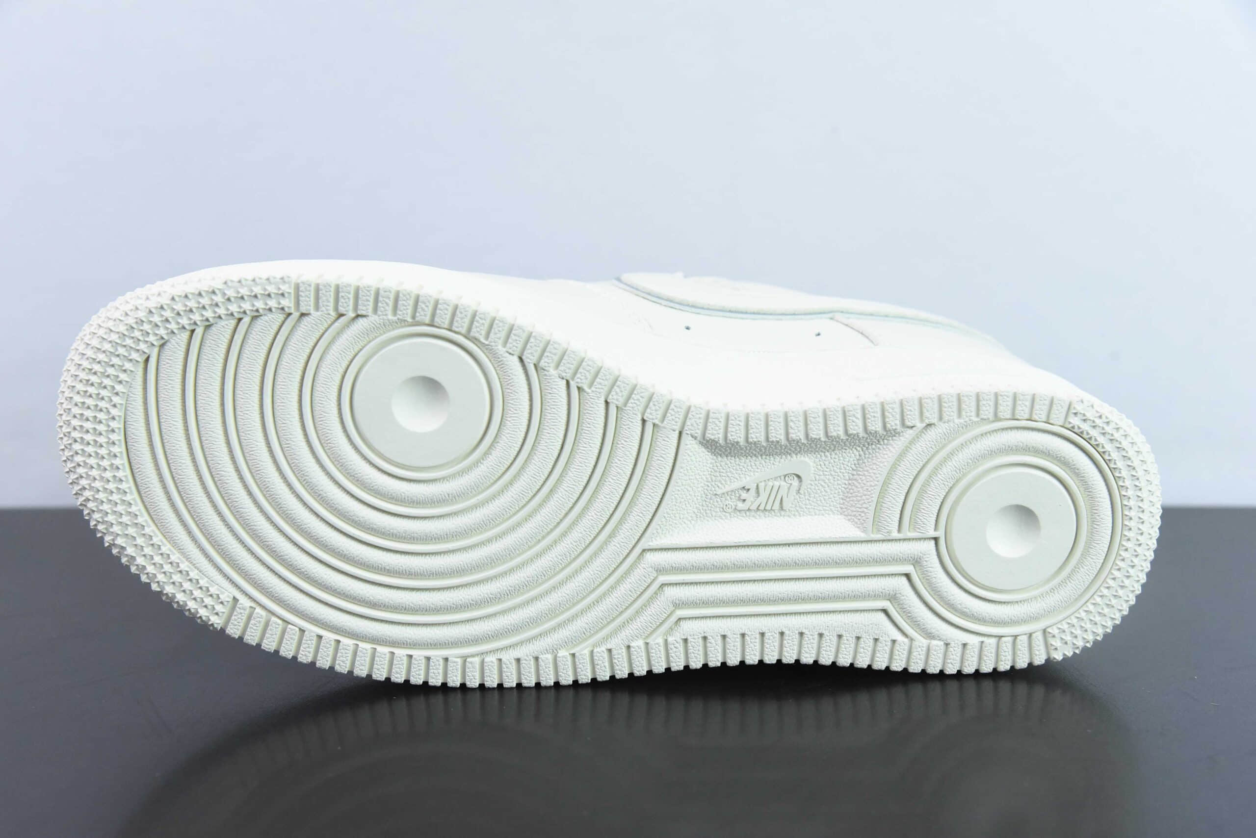 耐克Nike Air Force 1'07 Low 经典灰银小勾满天星空军一号低帮休闲板鞋纯原版本 货号：MJ0319-023