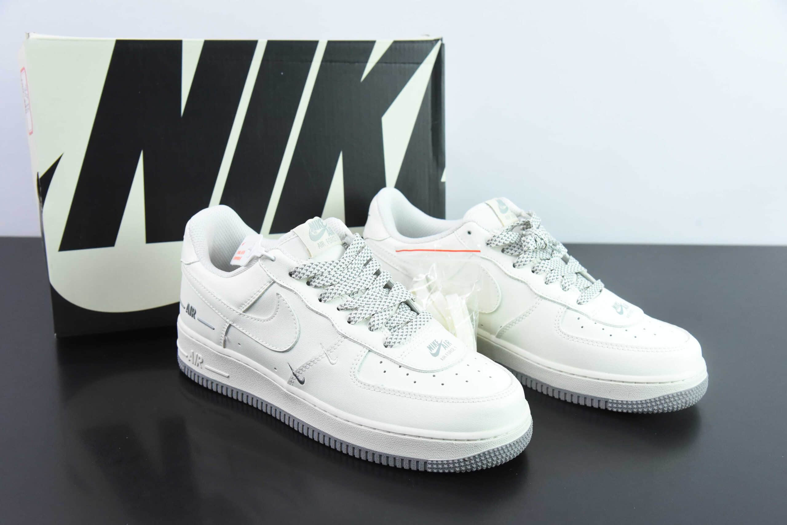 耐克Nike Air Force 1 Low ‘07 “NIKE”三勾系列米灰满天星经典空军一号低帮休闲板鞋纯原版本 货号:CJ1379-603