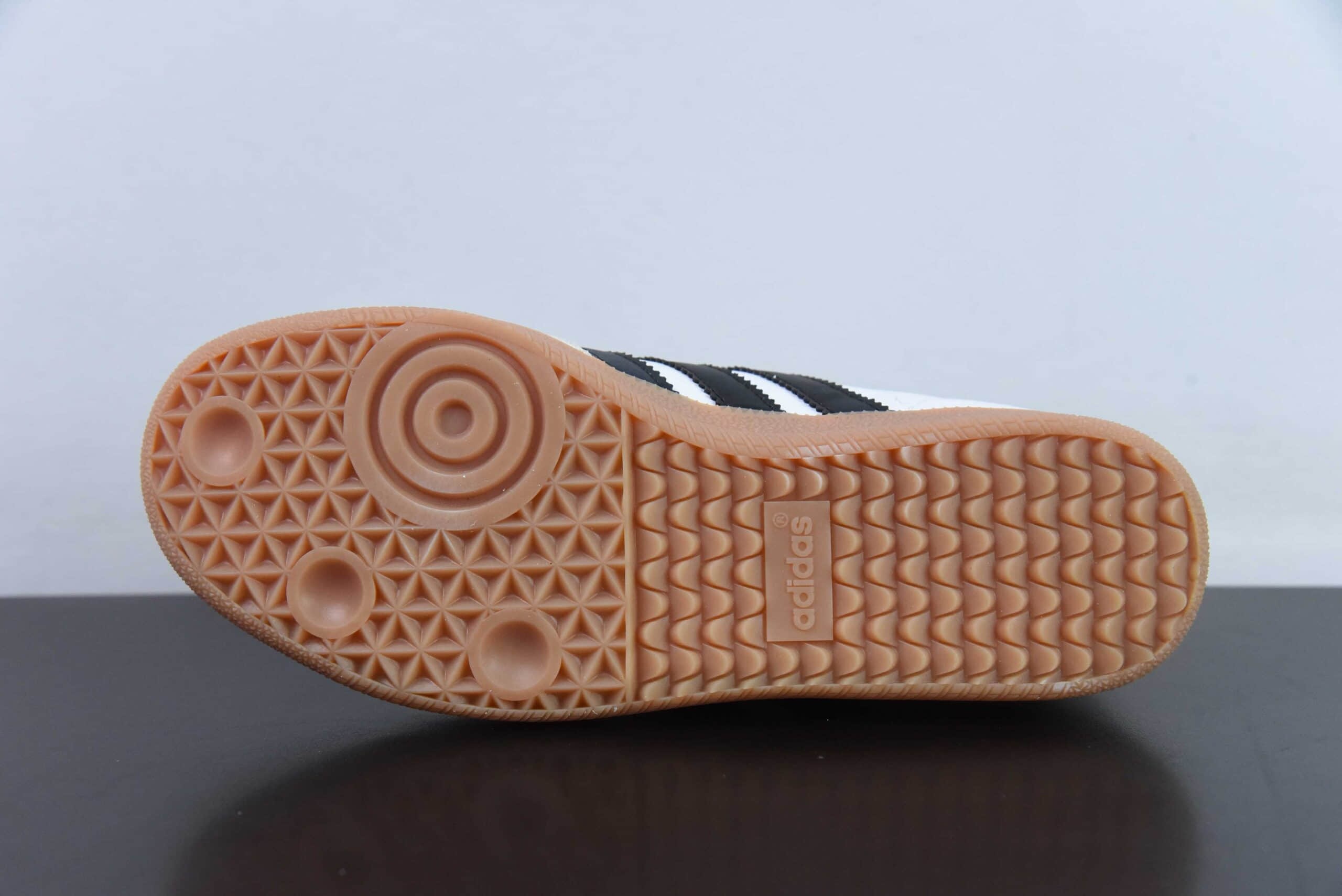 阿迪达斯Adidas Originals Samba OG 黑白生胶桑巴舞系列绅士德训足球风百搭低帮休闲运动板鞋纯原版本 货号：IF0642 