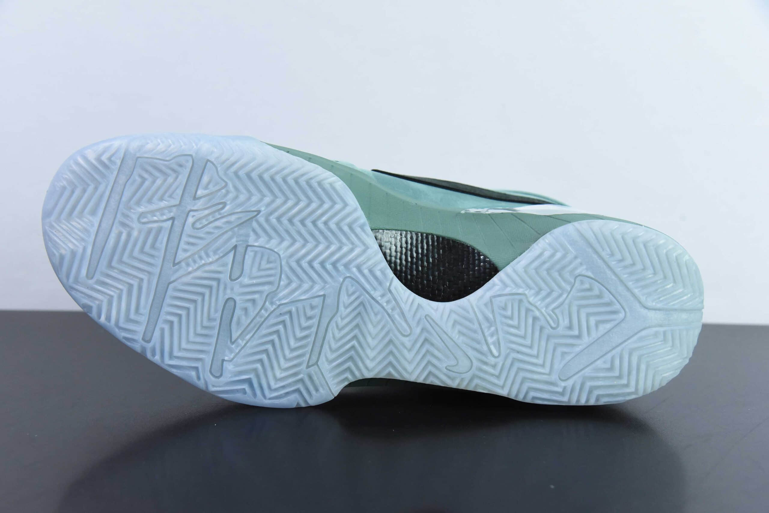 科比Zoom Kobe 4 科比四代电镀银绿色男子实战篮球鞋纯原版本 货号:FQ3545-300