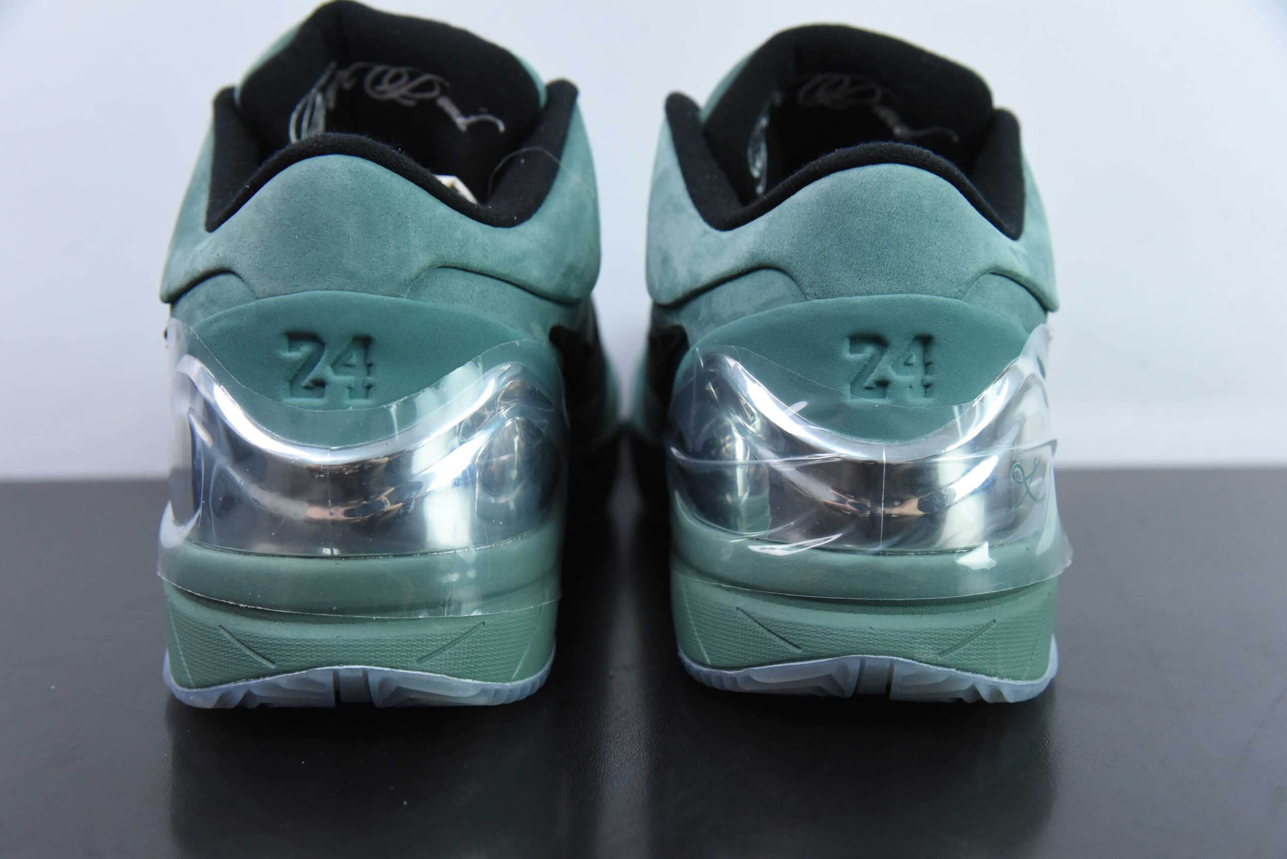 科比Zoom Kobe 4 科比四代电镀银绿色男子实战篮球鞋纯原版本 货号:FQ3545-300